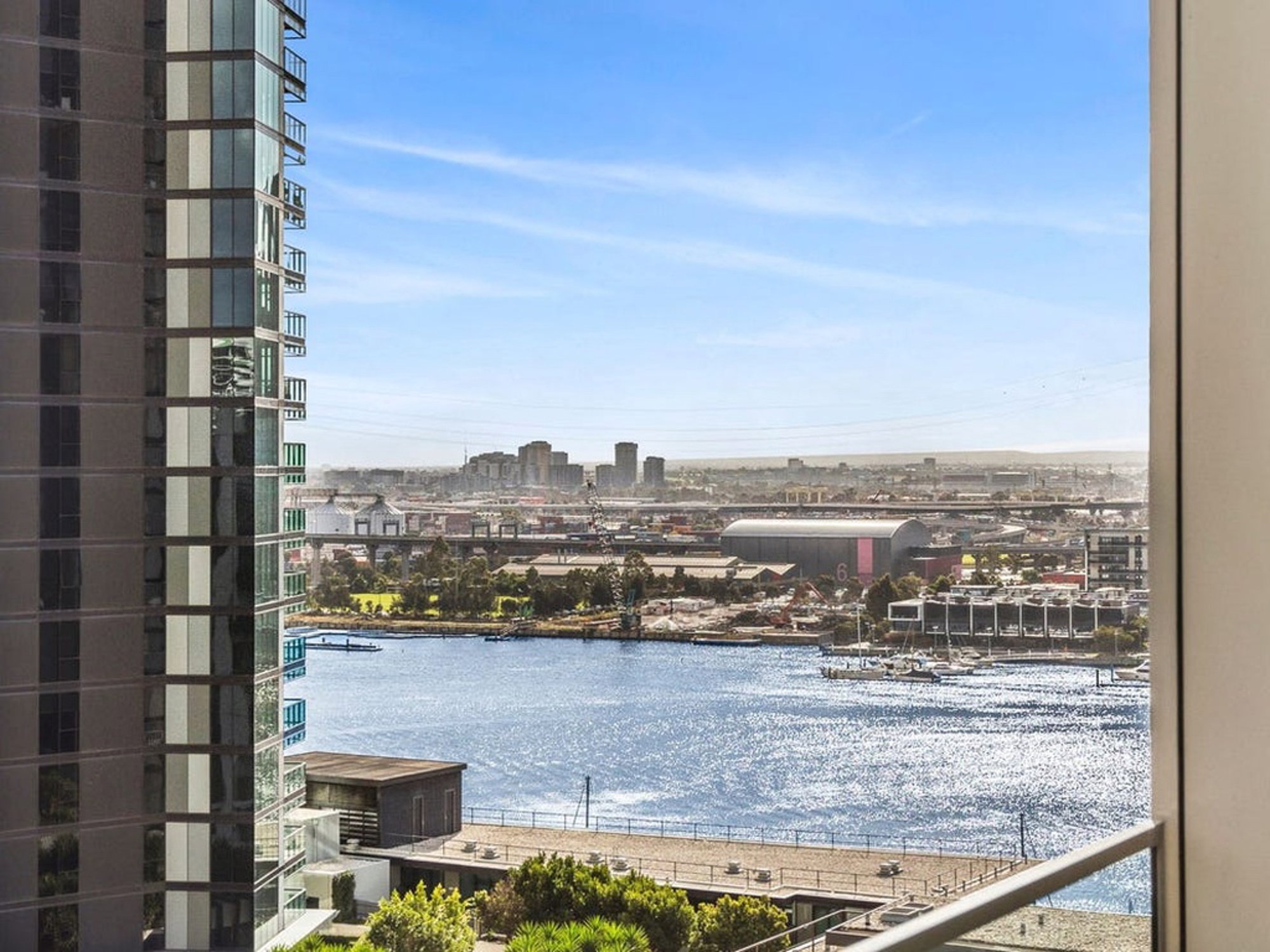 Furnished 1 Bedroom Apartment in Docklands