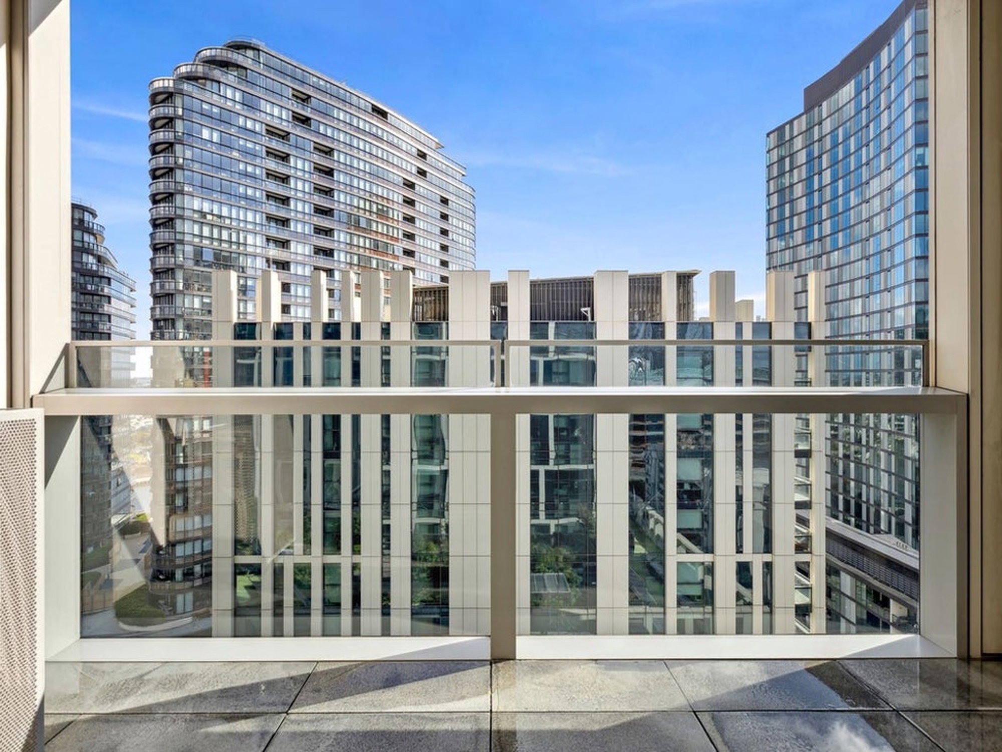 Furnished 1 Bedroom Apartment in Docklands