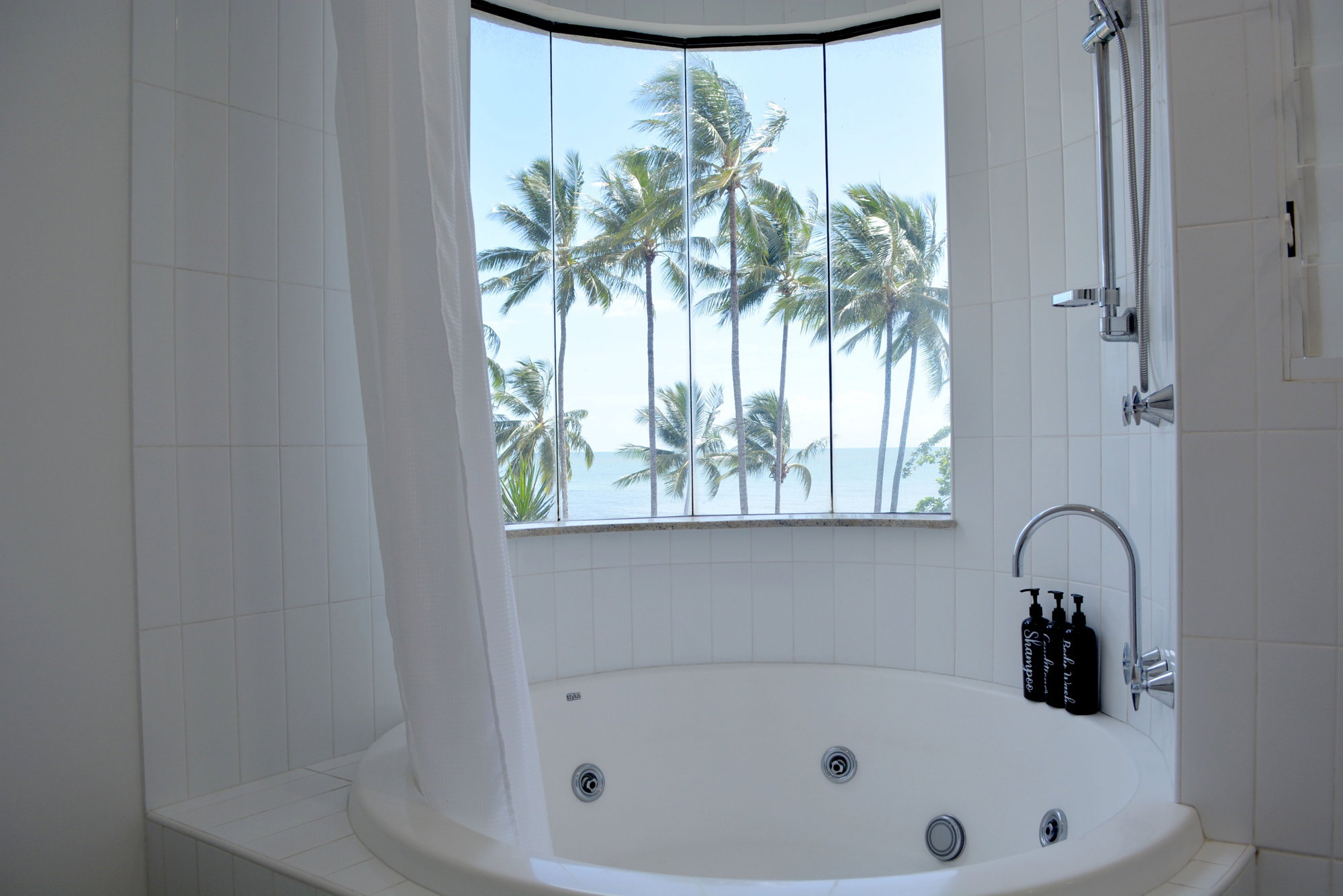Furnished 3 Bedroom Apartment in Trinity Beach