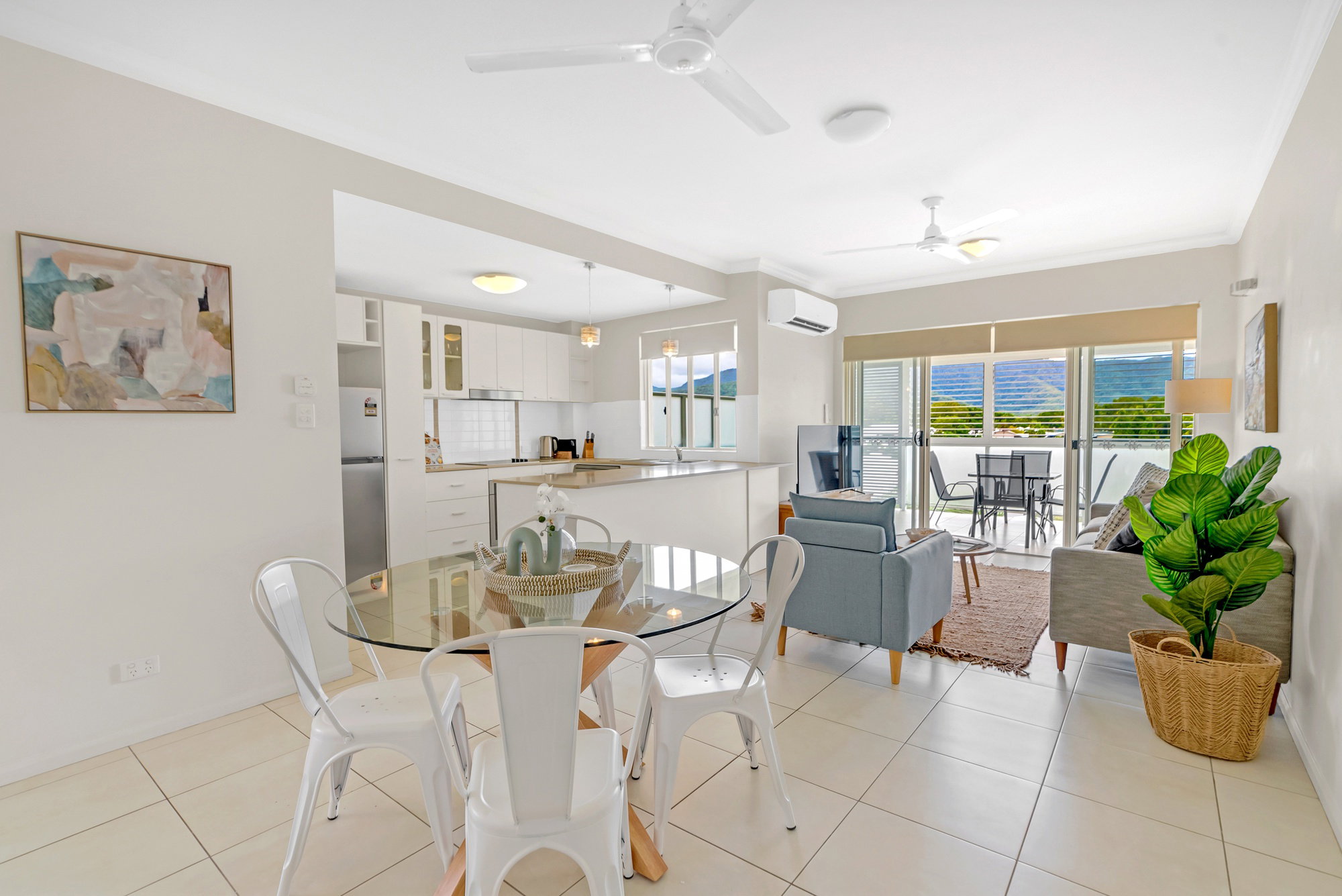 Furnished 2 Bedroom Apartment in Trinity Beach