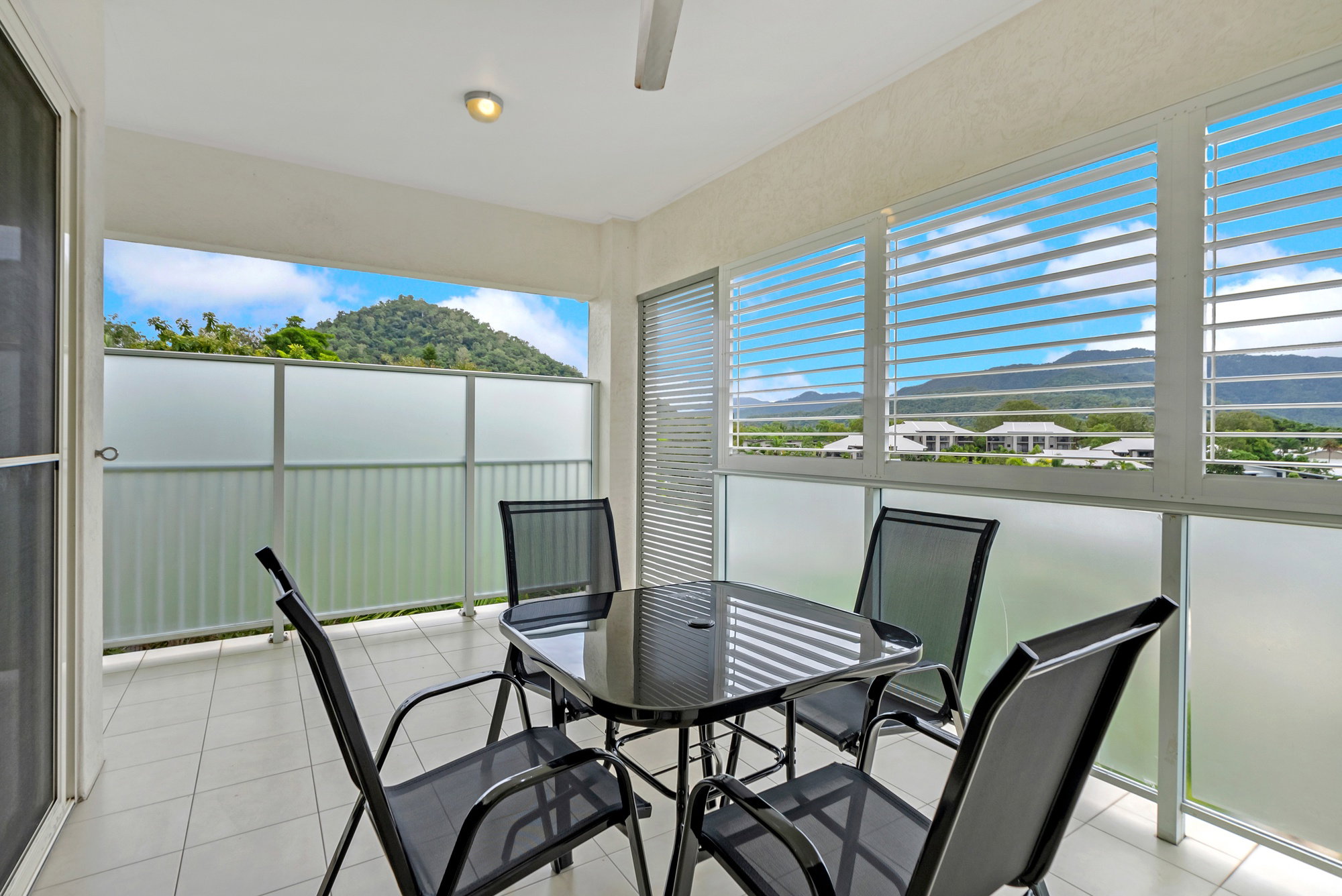 Furnished 2 Bedroom Apartment in Trinity Beach