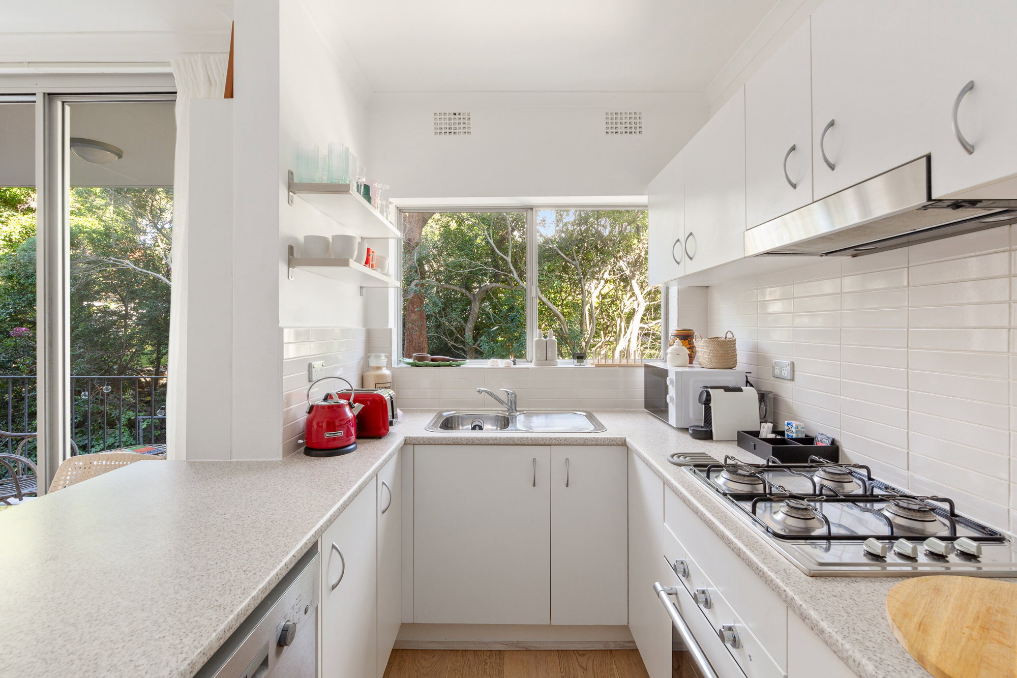Furnished 1 Bedroom Apartment in Neutral Bay