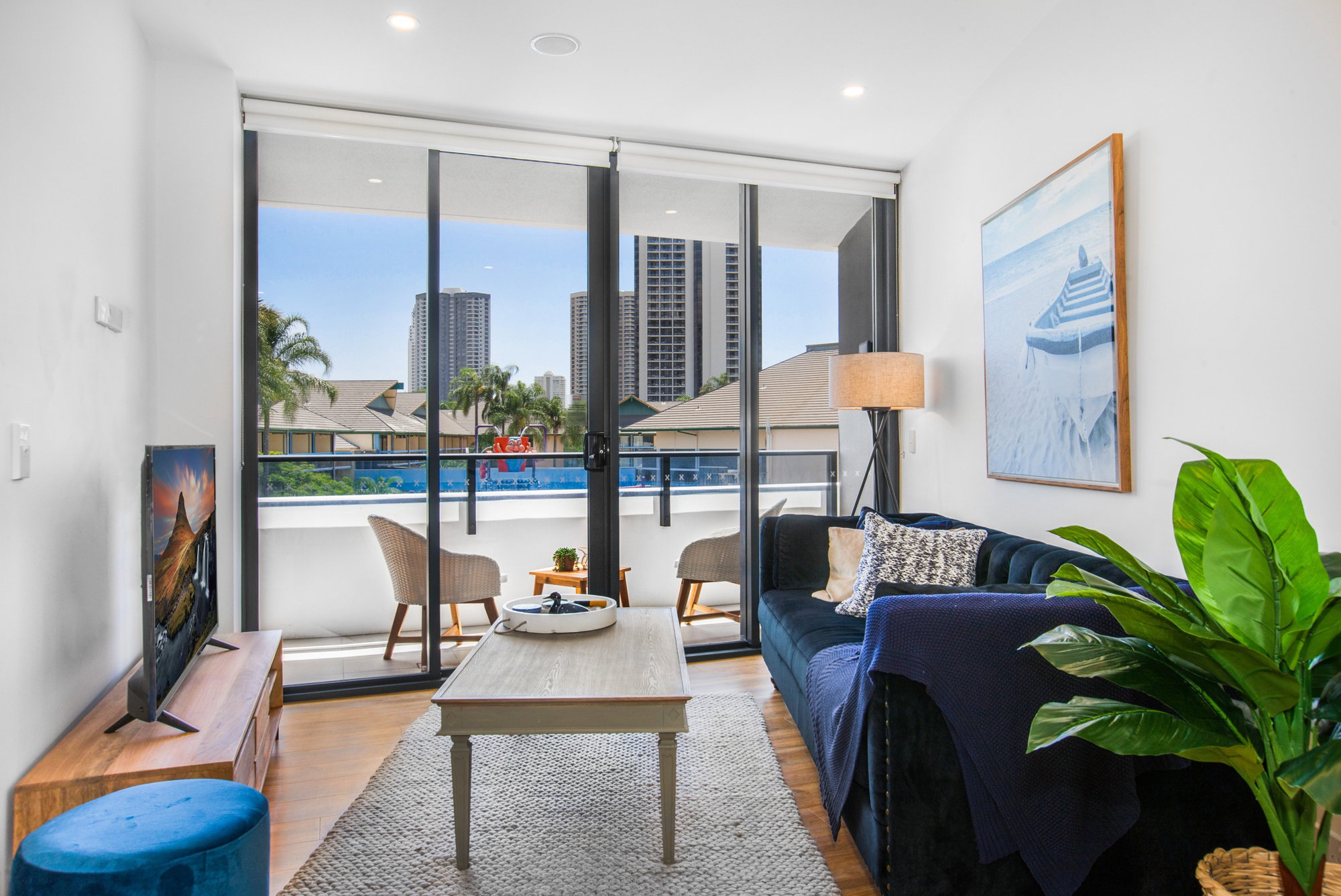 Furnished 2 Bedroom Apartment in Surfers Paradise
