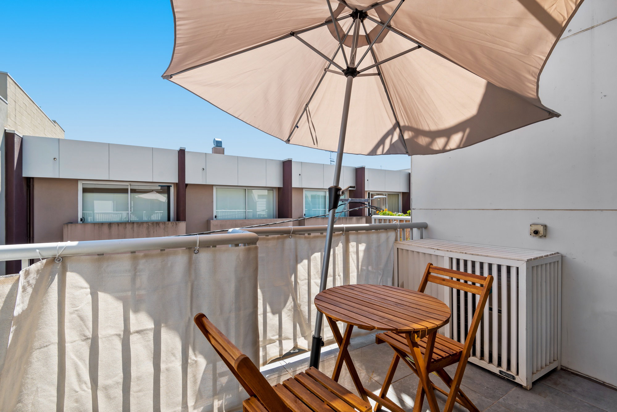 Furnished 1 Bedroom Apartment in North Melbourne