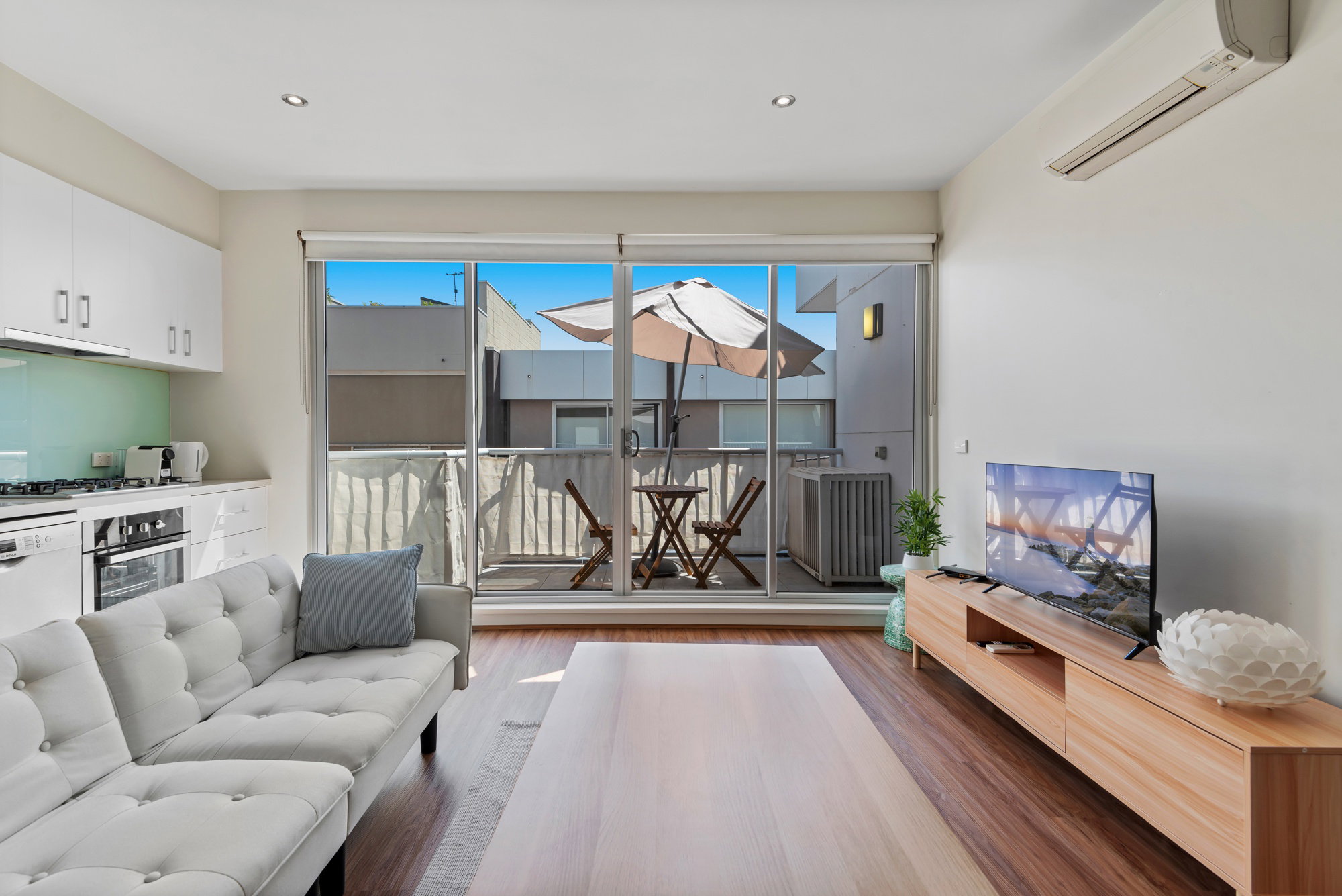 Furnished 1 Bedroom Apartment in North Melbourne