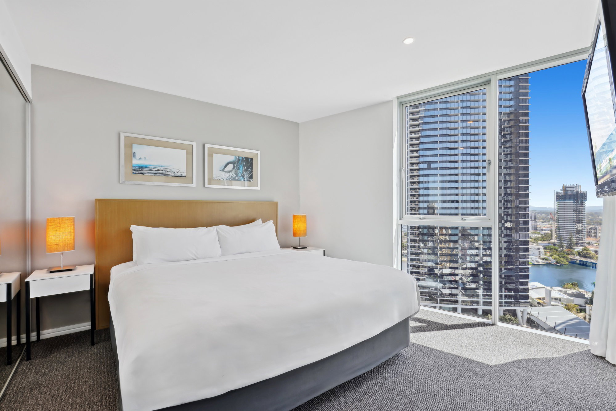 Furnished 2 Bedroom Apartment in Surfers Paradise
