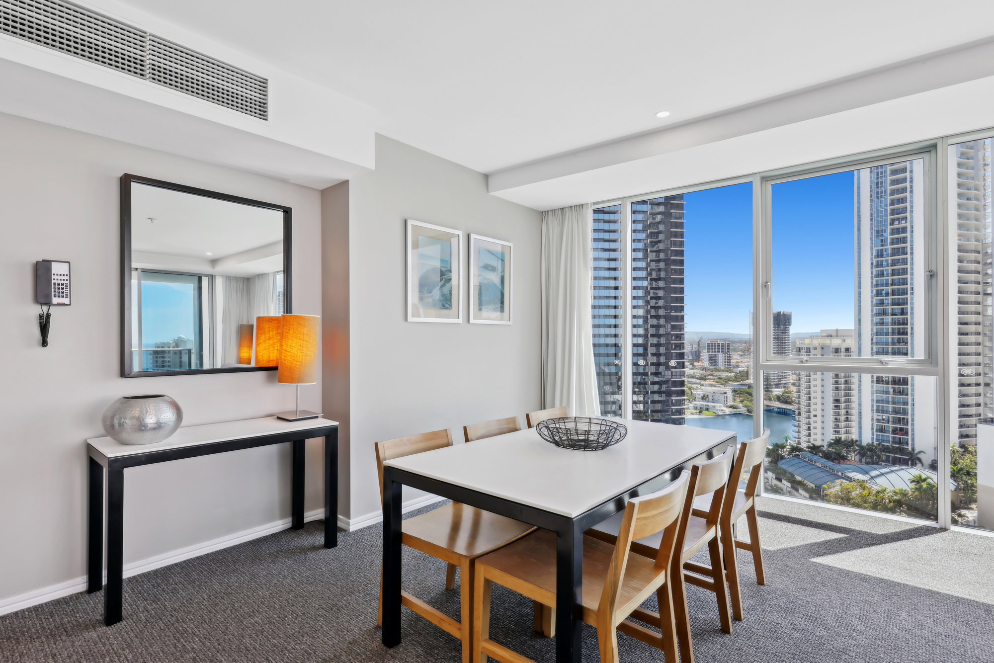 Furnished 2 Bedroom Apartment in Surfers Paradise