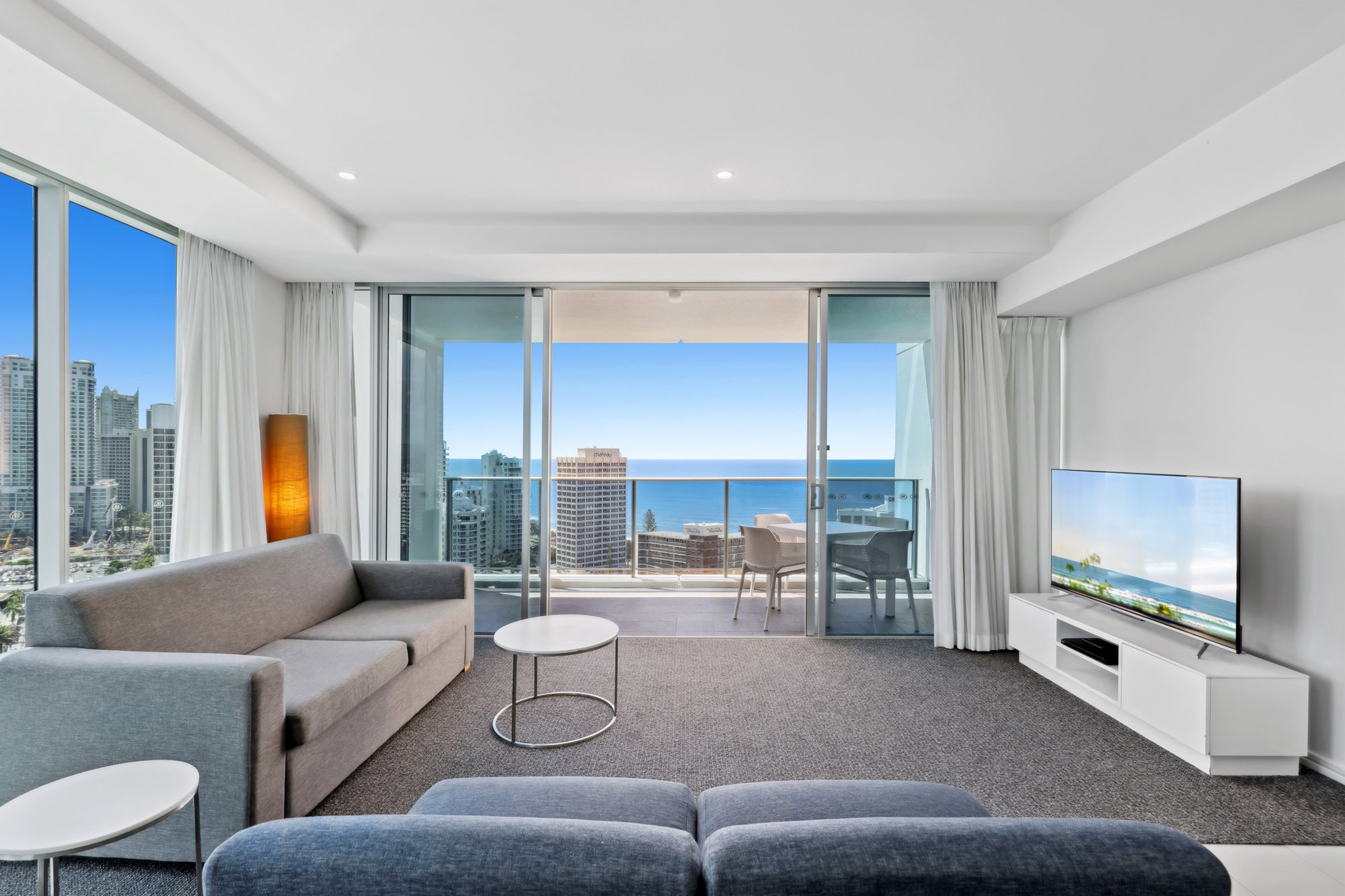 Furnished 2 Bedroom Apartment in Surfers Paradise