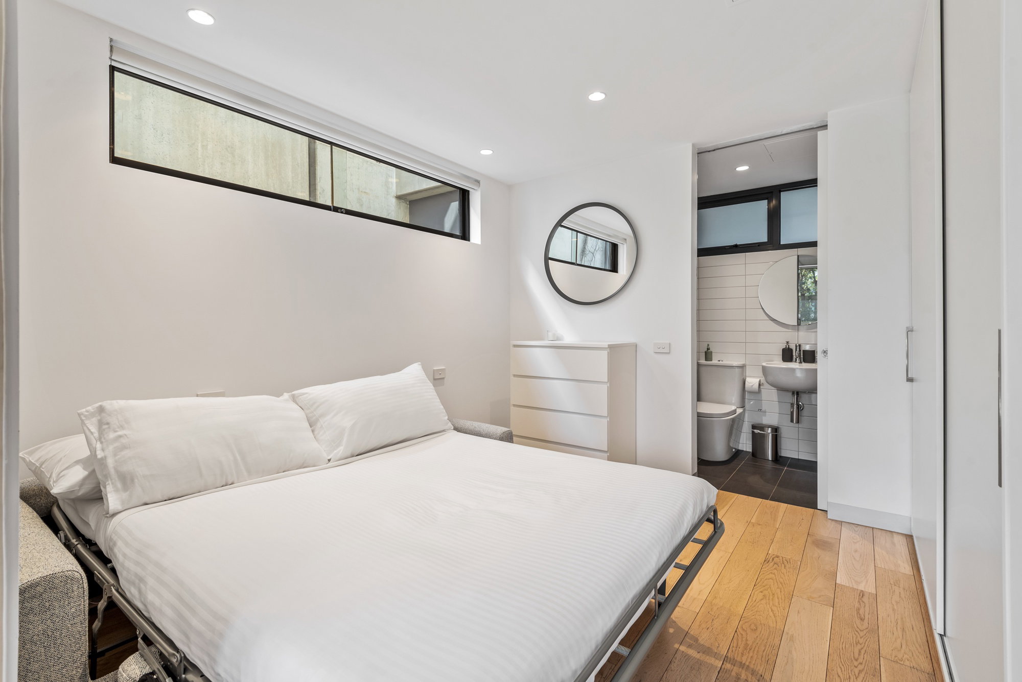 Furnished 2 Bedroom Apartment in St Kilda