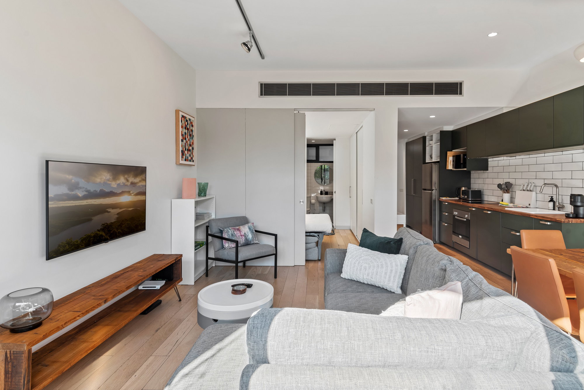 Furnished 2 Bedroom Apartment in St Kilda