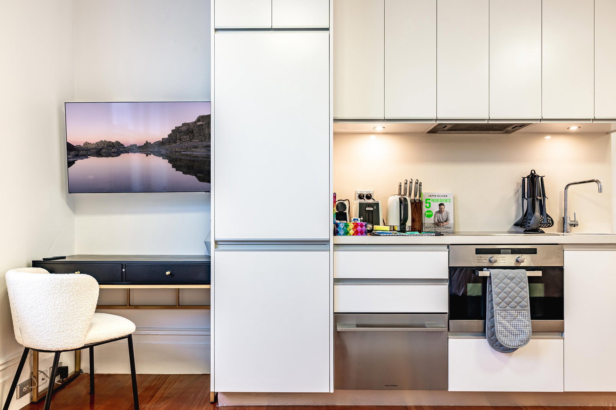 Furnished 1 Bedroom Apartment in Glebe