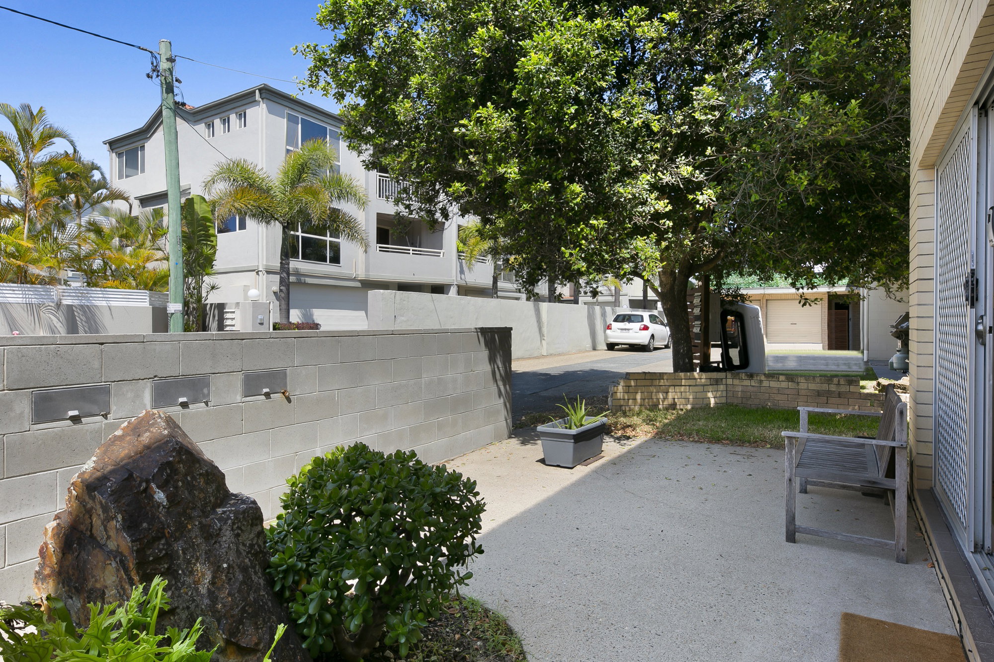Furnished 2 Bedroom Apartment in Mermaid Beach