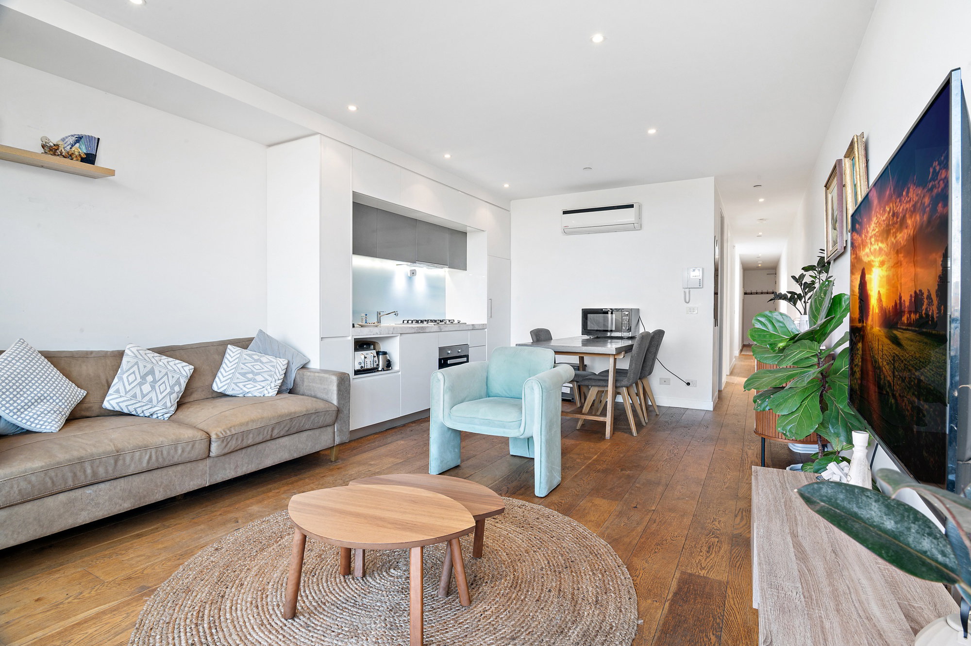 Furnished 1 Bedroom Apartment in Port Melbourne