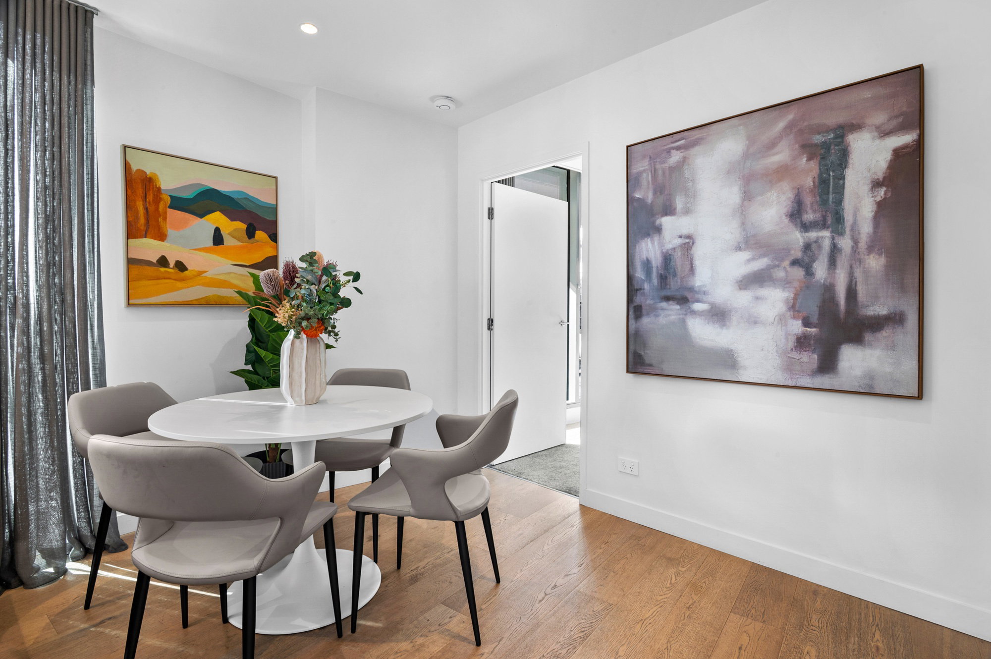 Furnished 2 Bedroom Apartment in Southbank