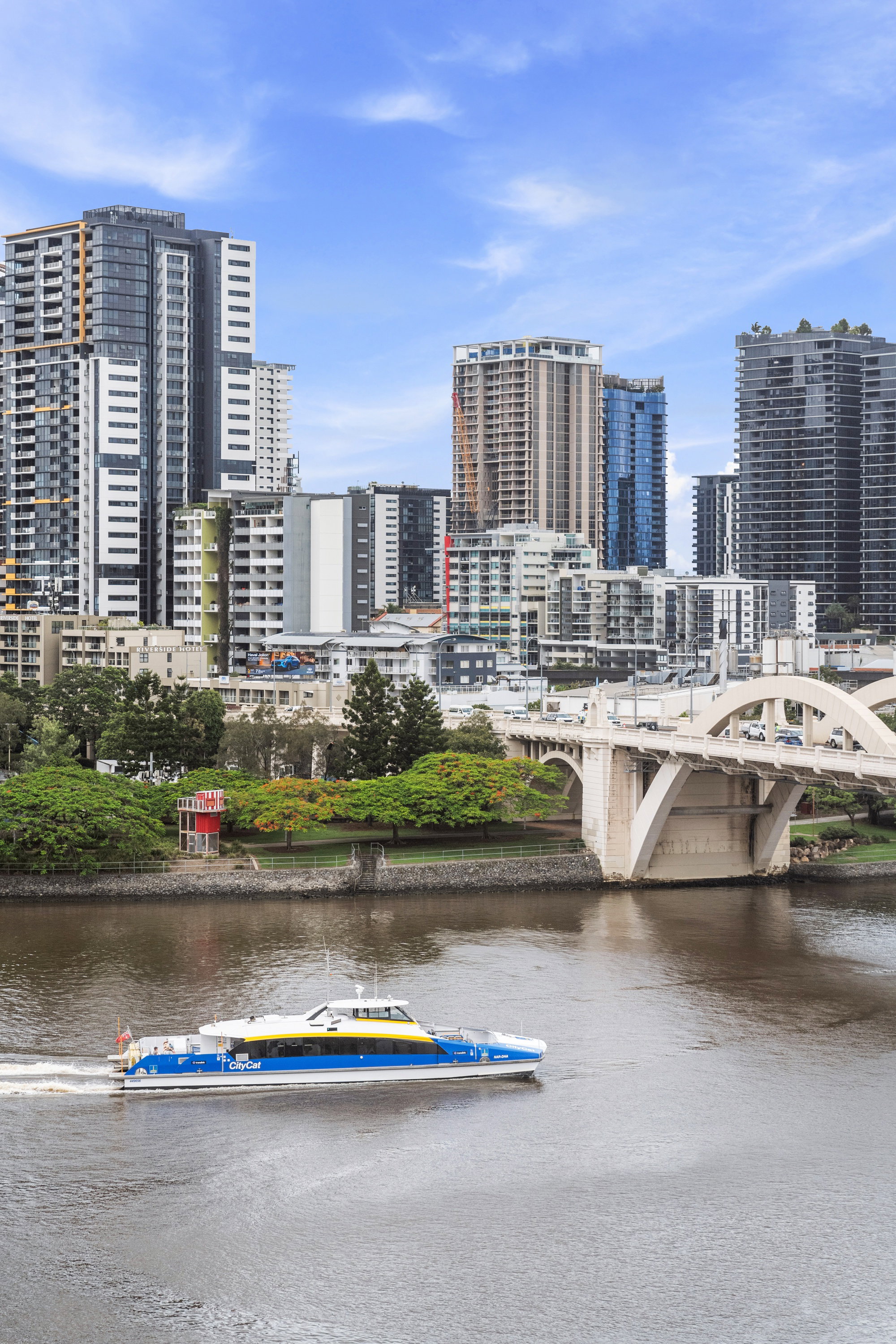 Furnished 1 Bedroom Apartment in Brisbane City