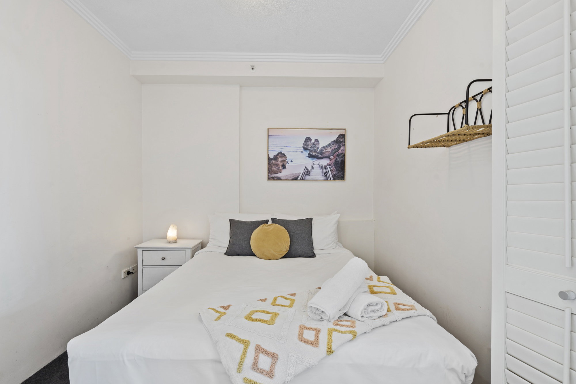 Furnished 2 Bedroom Apartment in Labrador