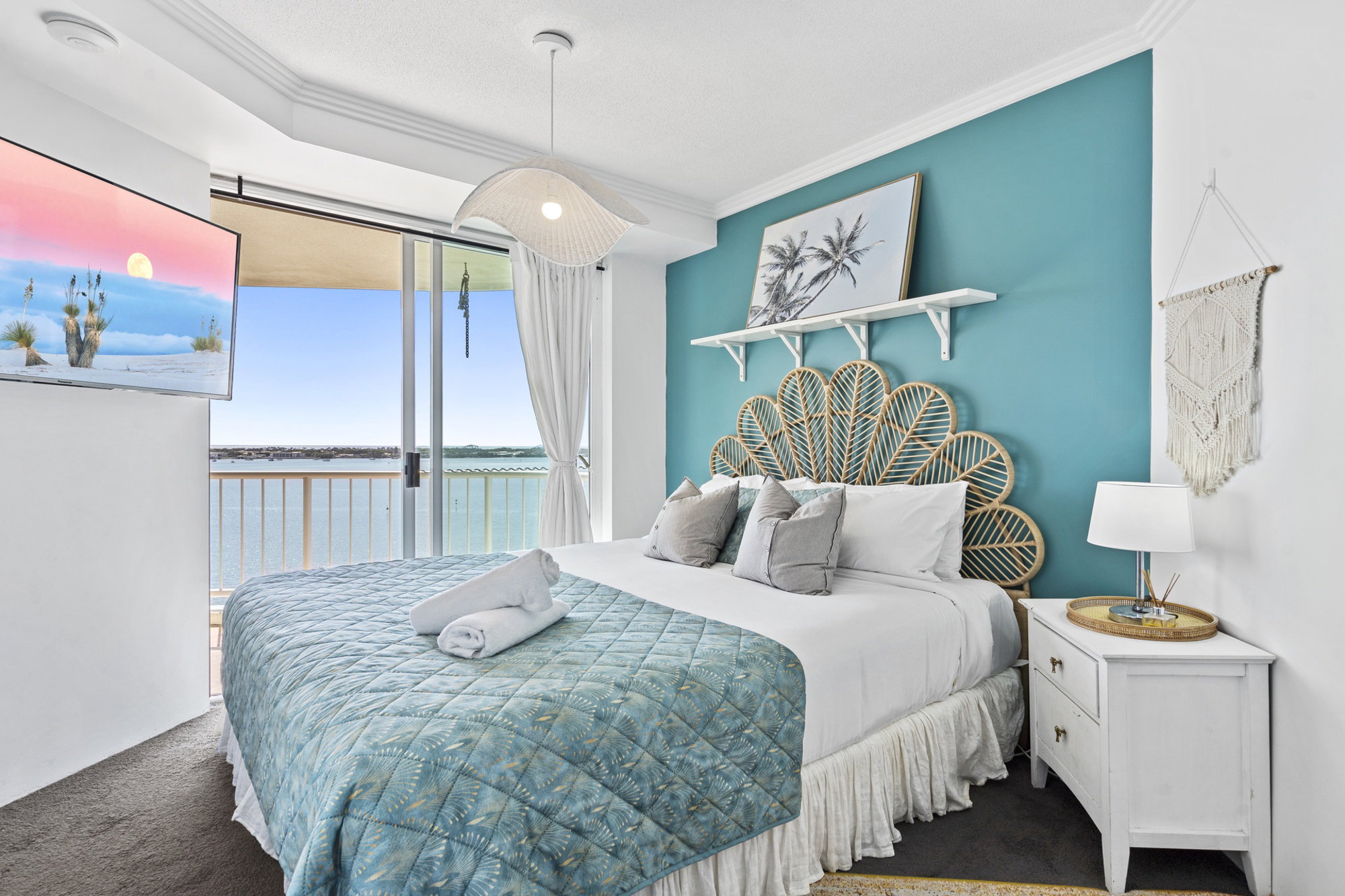 Furnished 2 Bedroom Apartment in Labrador