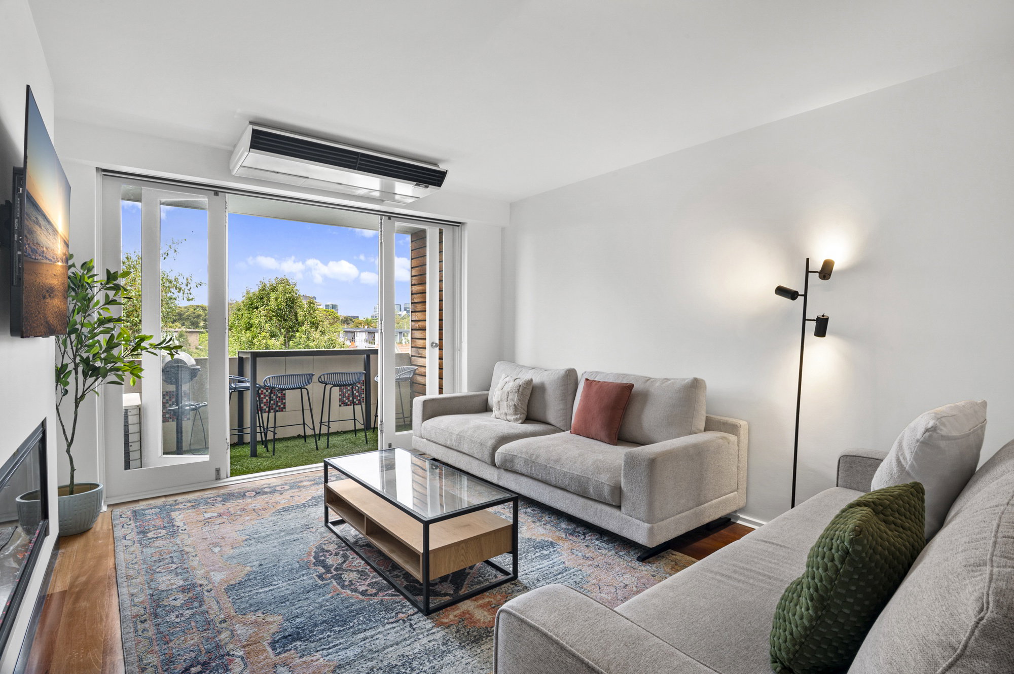 Furnished 2 Bedroom Apartment in St Kilda West