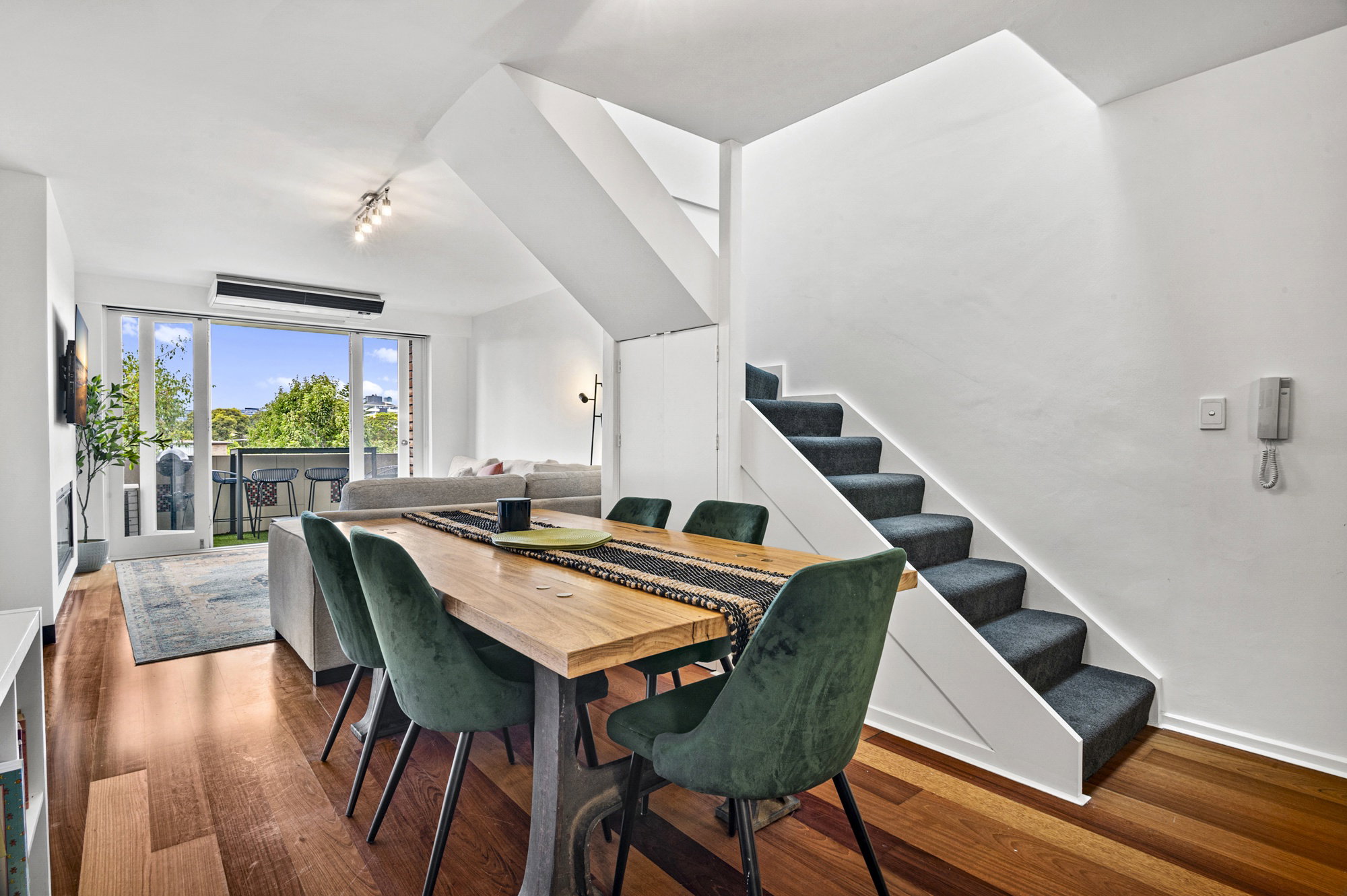 Furnished 2 Bedroom Apartment in St Kilda West