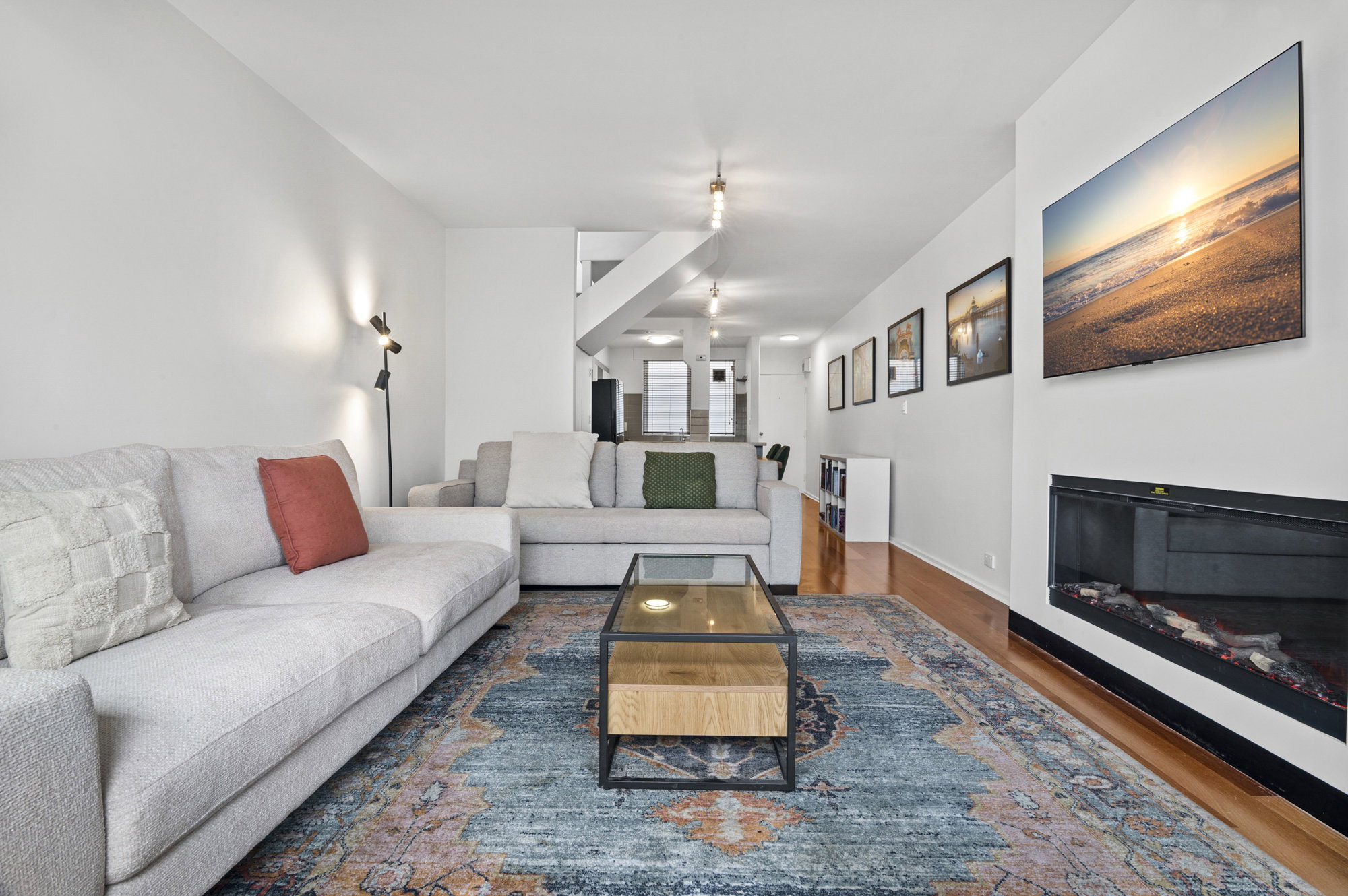 Furnished 2 Bedroom Apartment in St Kilda West
