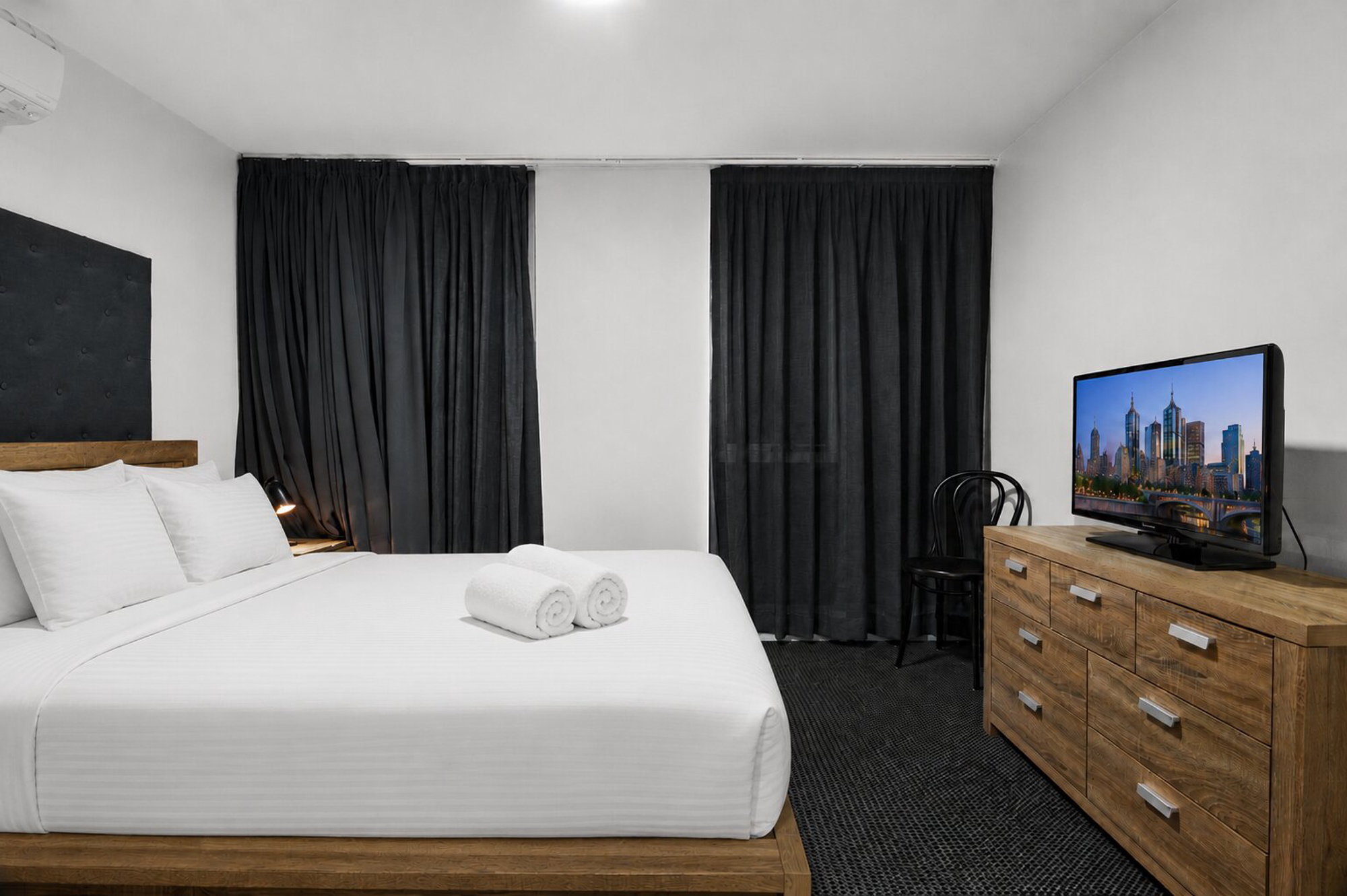 Furnished 1 Bedroom Apartment in Melbourne