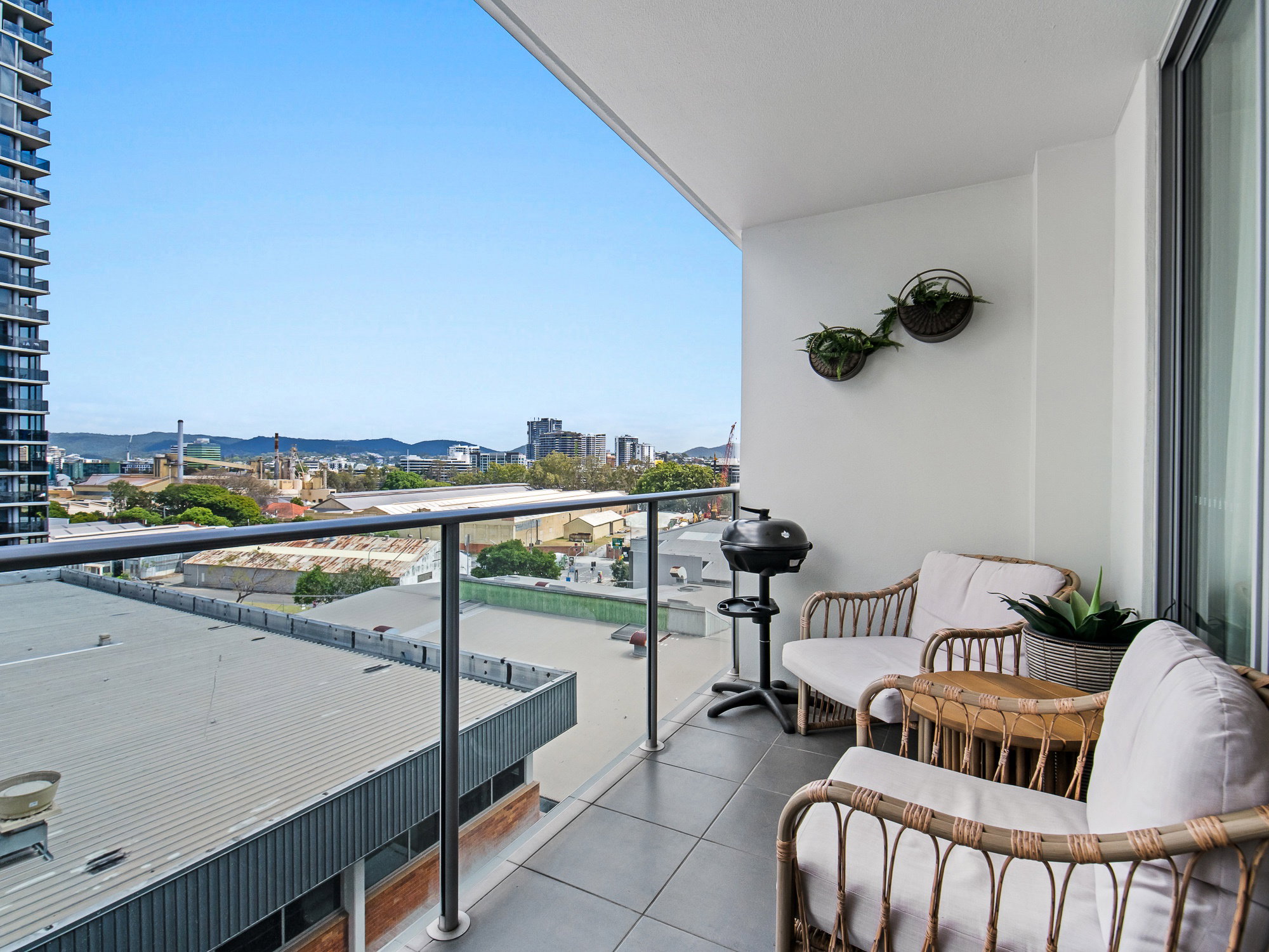 Furnished 2 Bedroom Apartment in South Brisbane