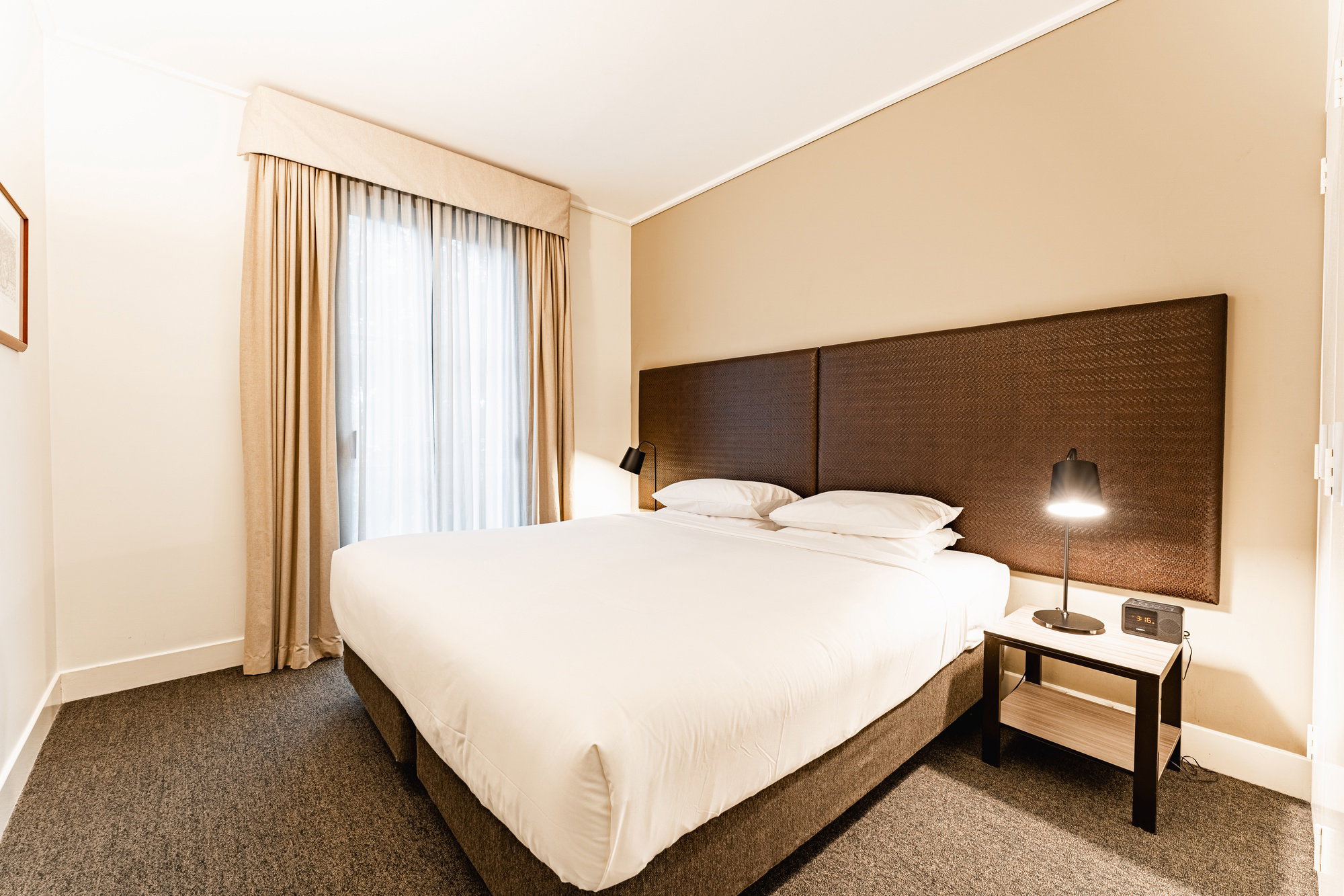 Furnished 1 Bedroom Apartment in East Melbourne