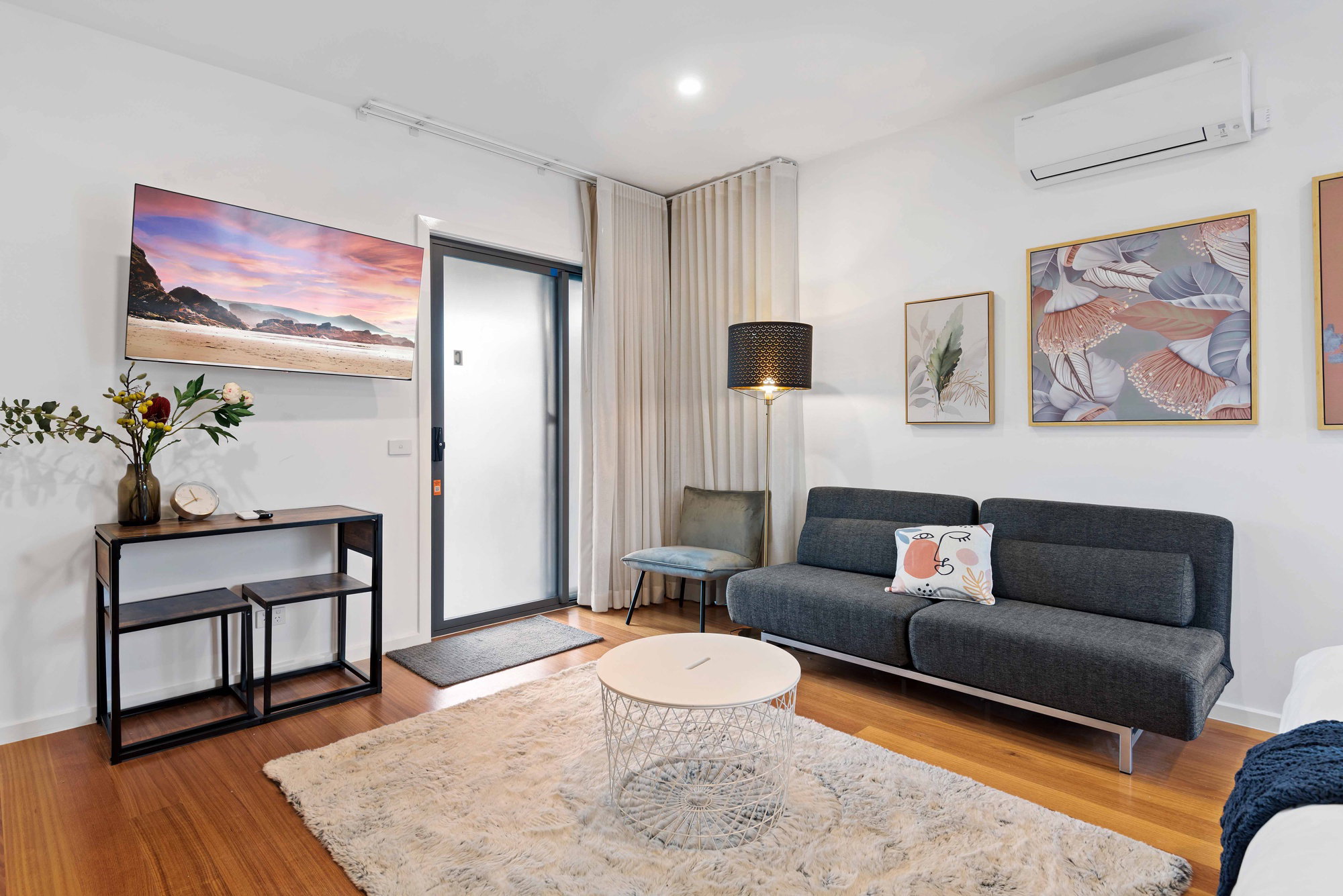 Furnished 1 Bedroom Rental in Carnegie