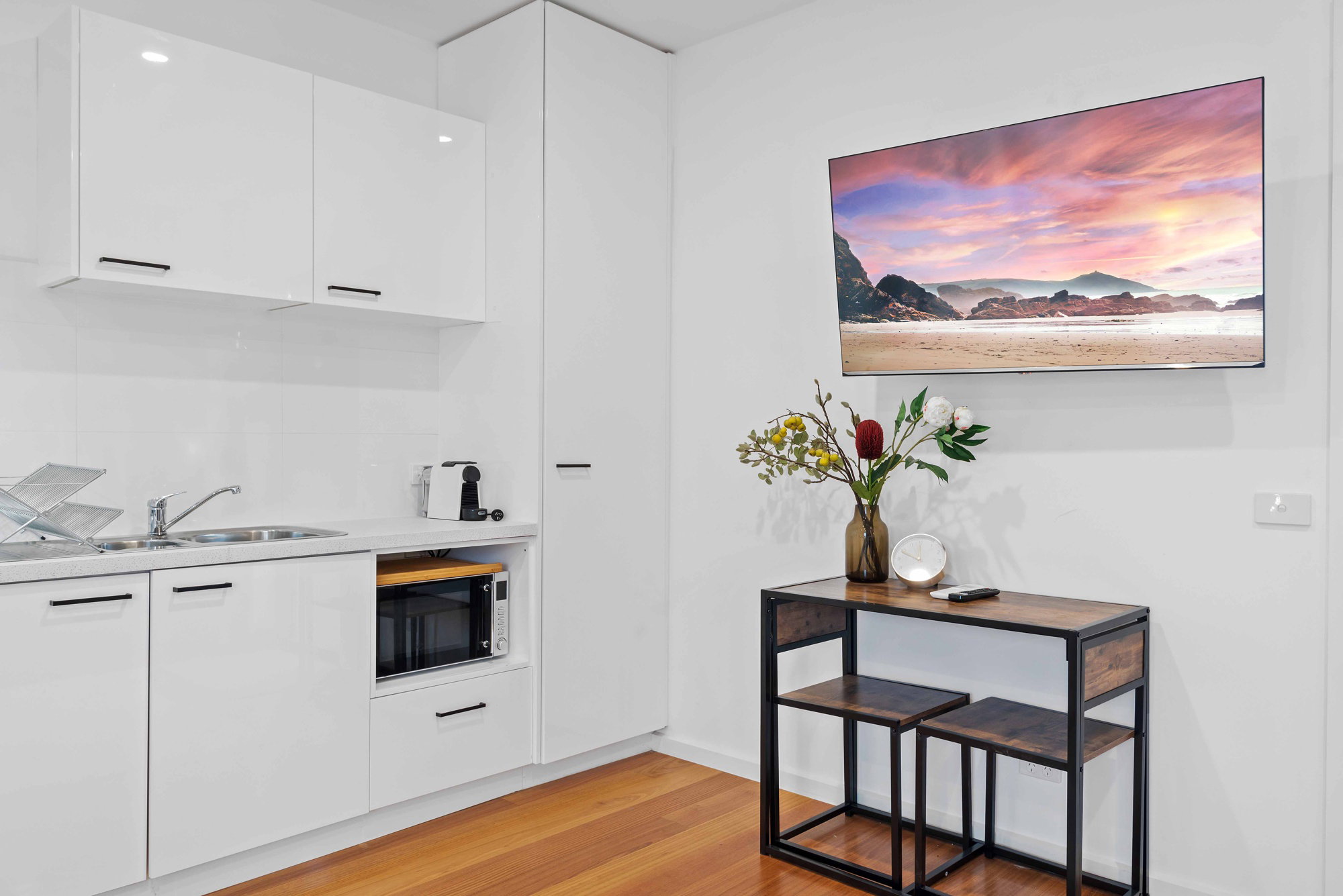Furnished 1 Bedroom Rental in Carnegie