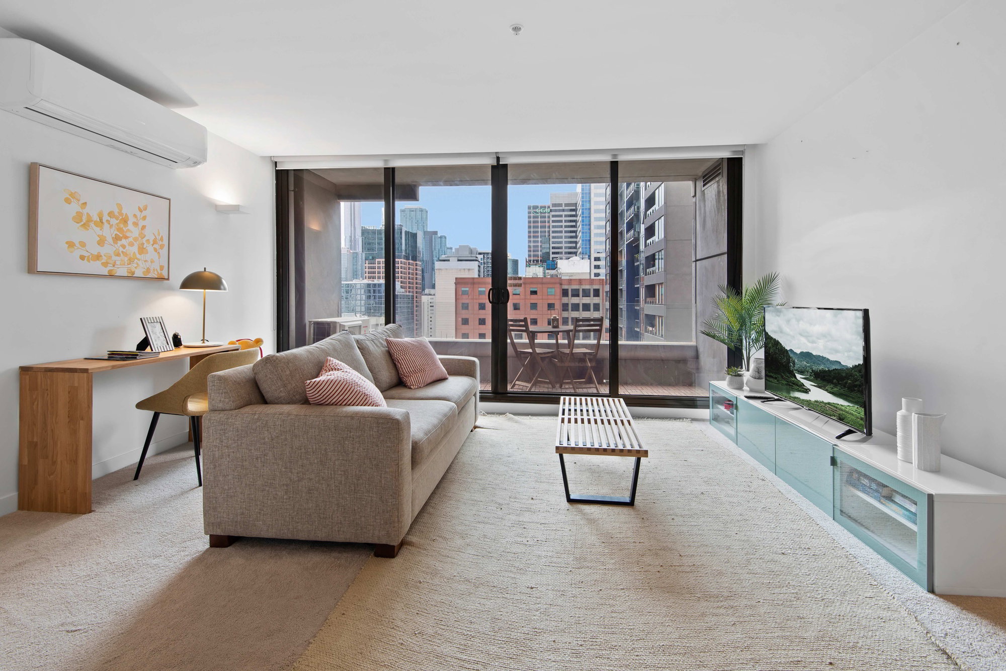 Furnished 1 Bedroom Apartment in Melbourne