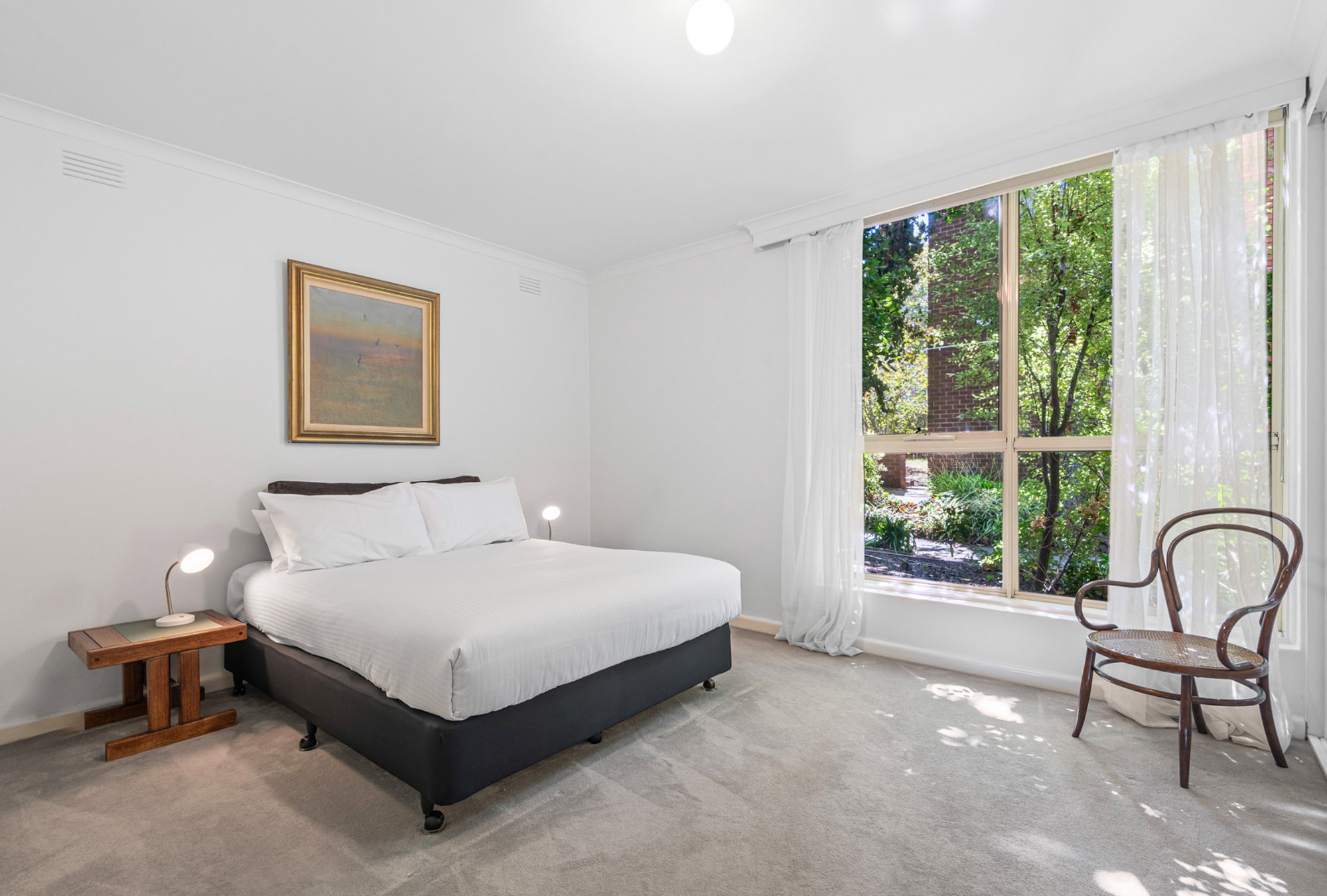 Furnished 3 Bedroom Apartment in Toorak
