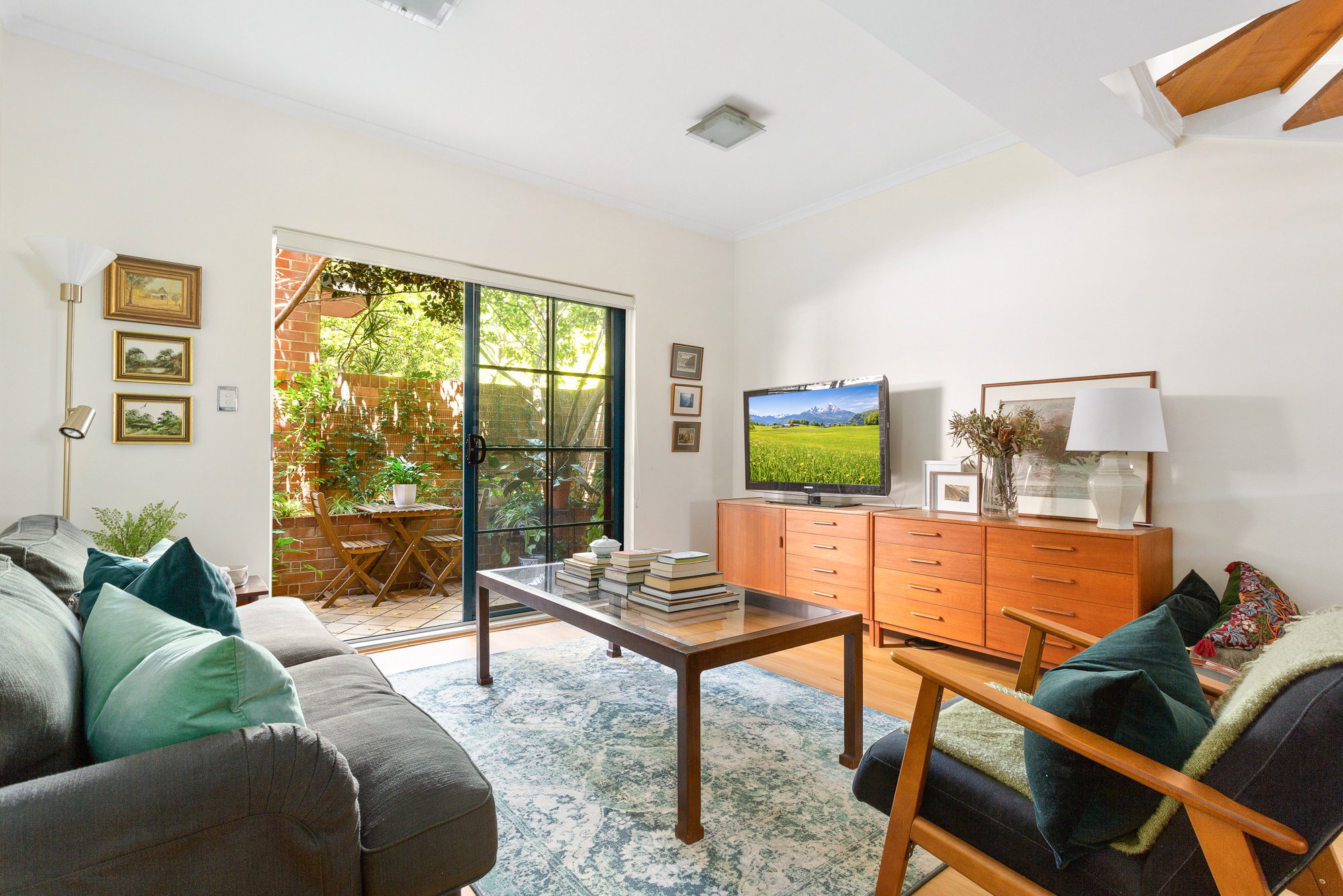 Furnished 2 Bedroom Apartment in Haymarket