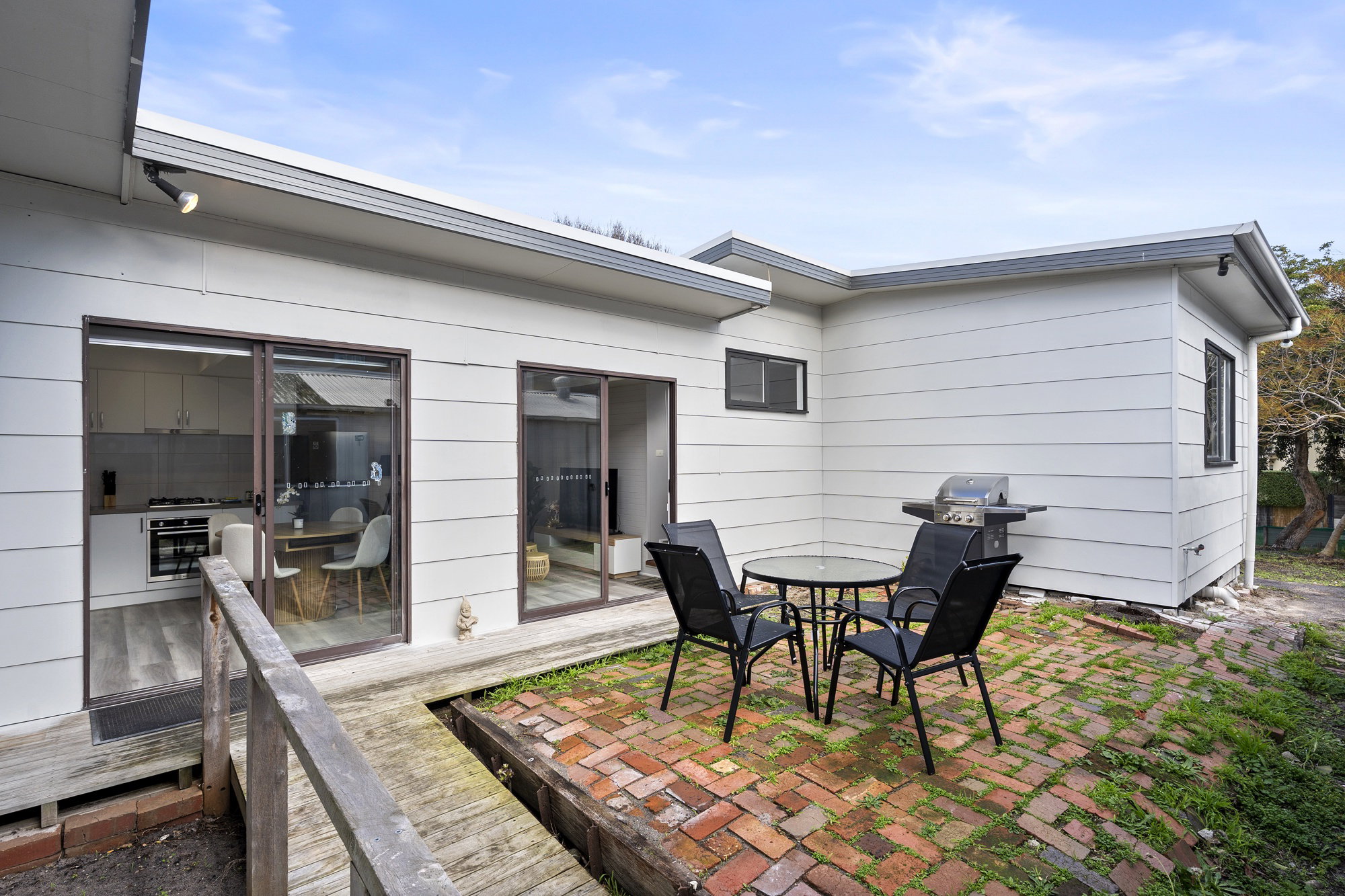 Furnished 2 Bedroom Apartment in Rosebud