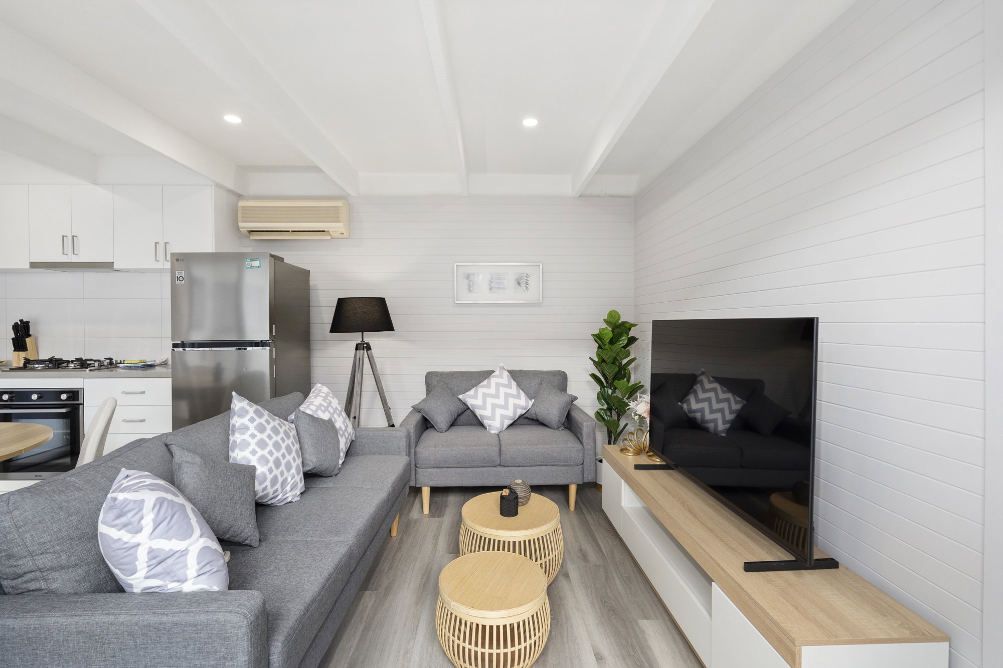 Furnished 2 Bedroom Apartment in Rosebud