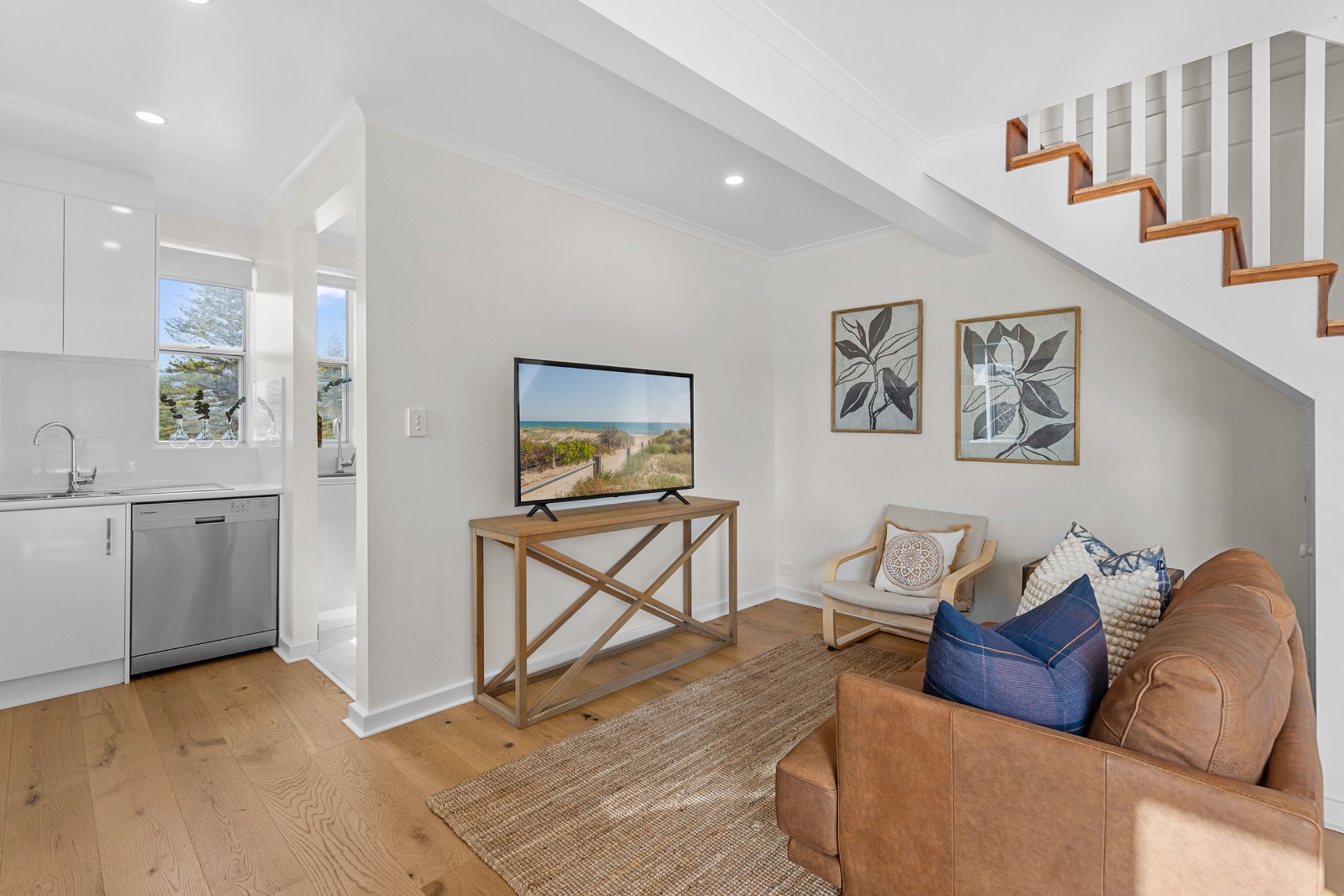 Furnished 2 Bedroom Apartment in Henley Beach