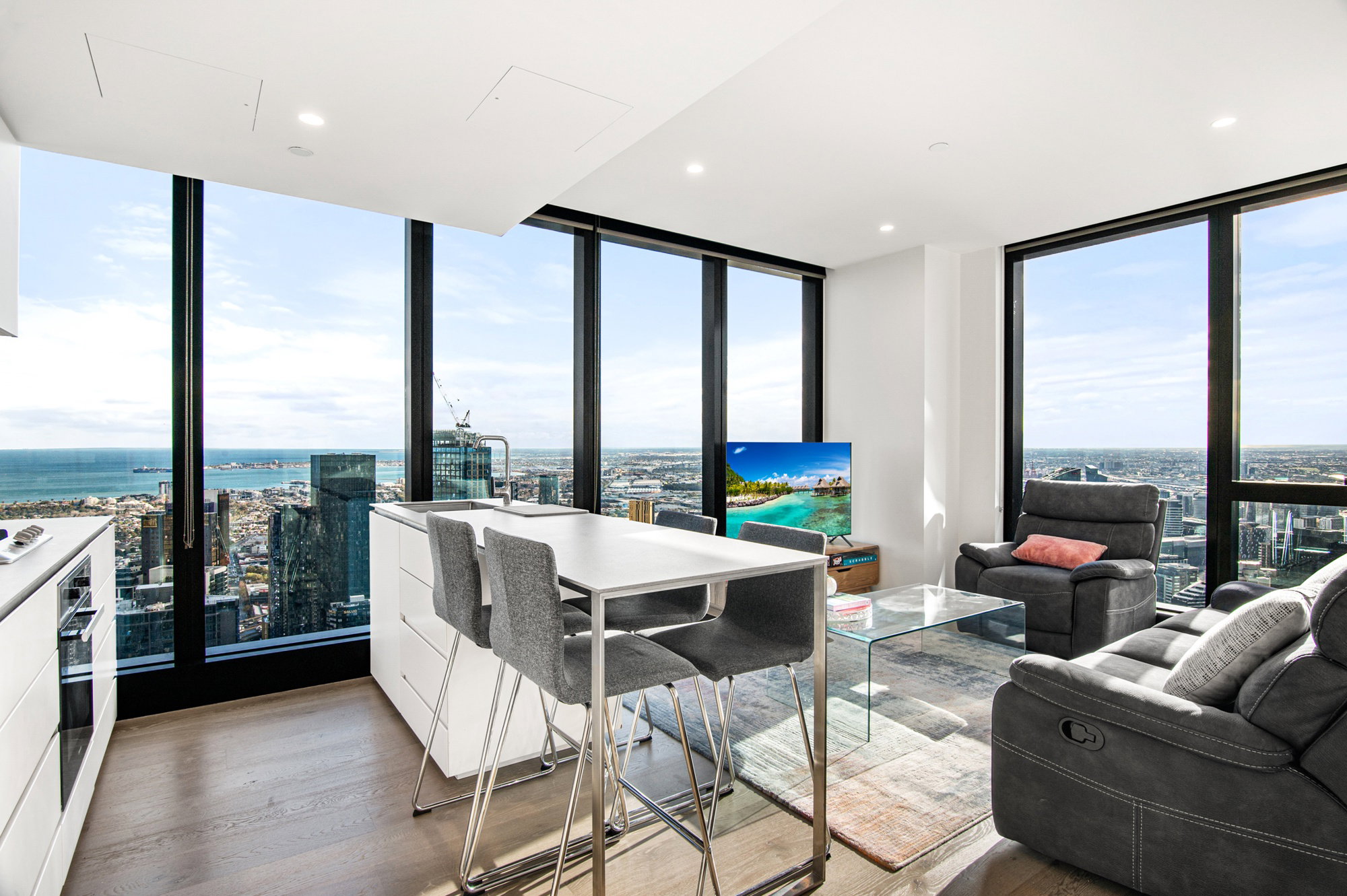 Furnished 2 Bedroom Apartment in Southbank