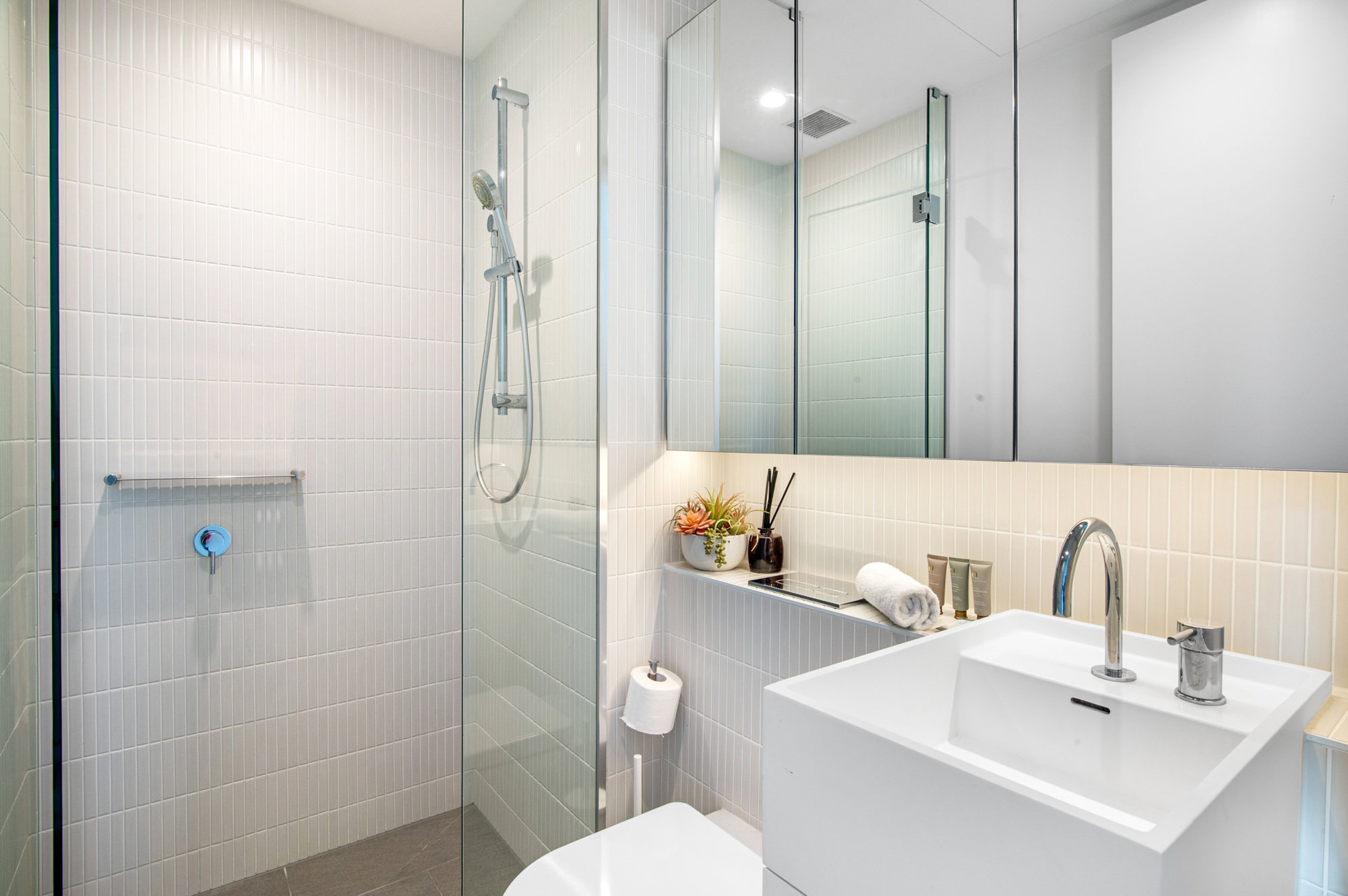 Furnished 2 Bedroom Apartment in Southbank
