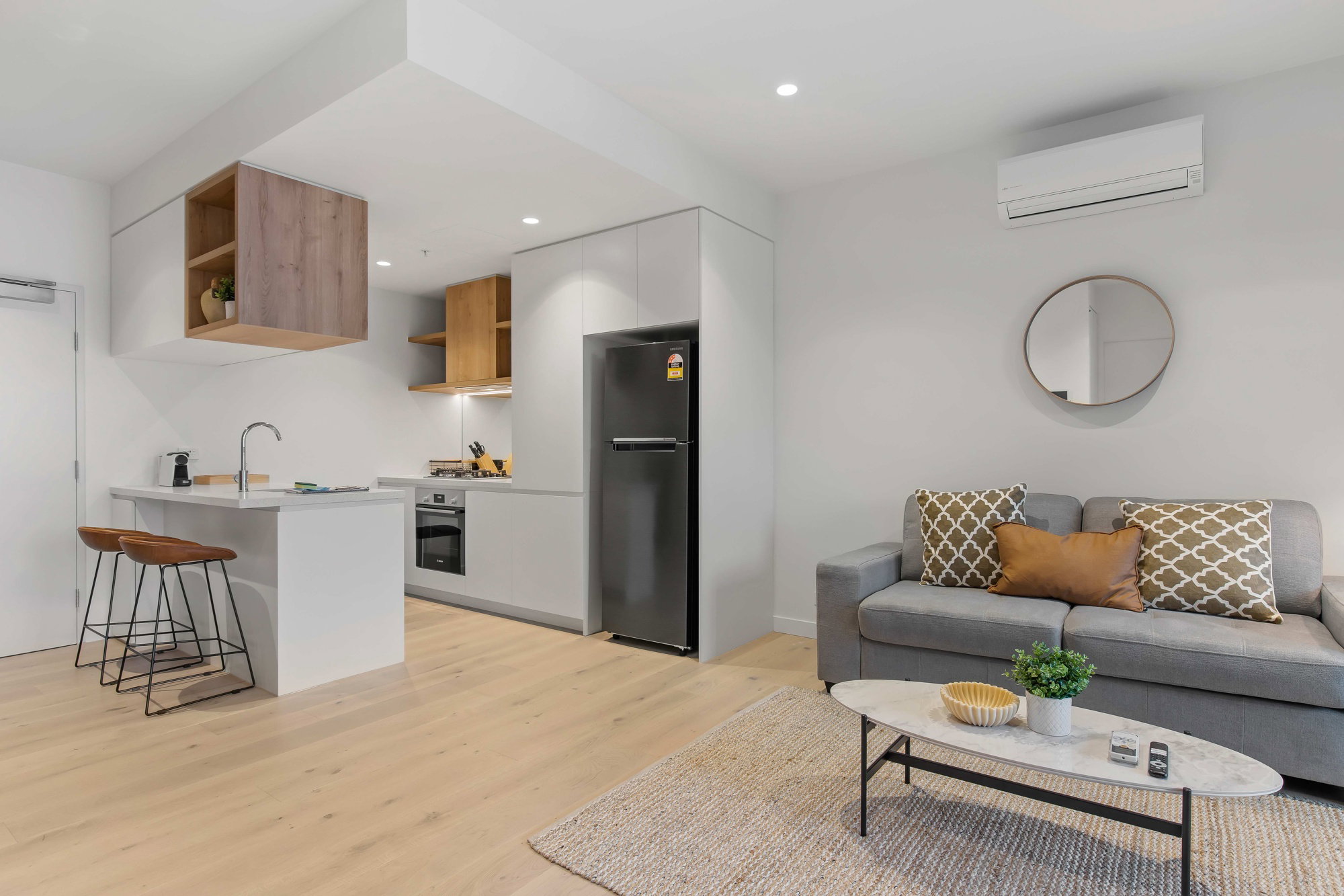 Furnished 1 Bedroom Apartment in South Melbourne