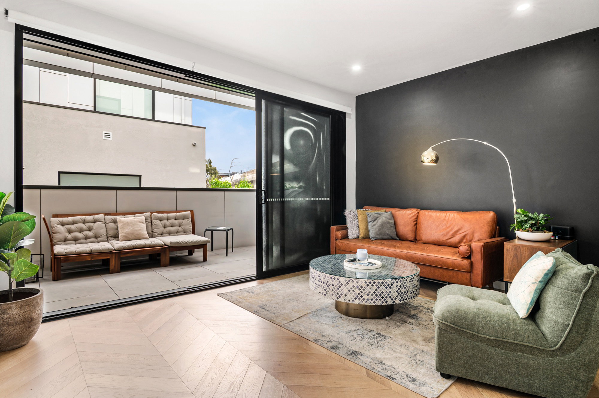 Furnished 2 Bedroom Apartment in Carnegie