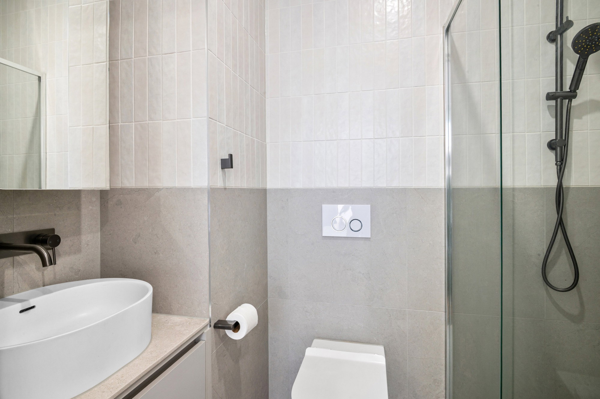 Furnished 2 Bedroom Apartment in Carnegie