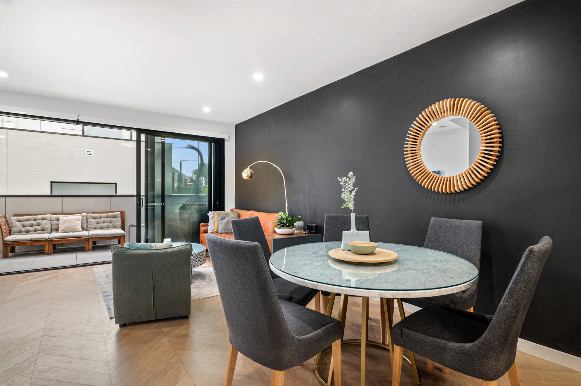 Furnished 2 Bedroom Apartment in Carnegie