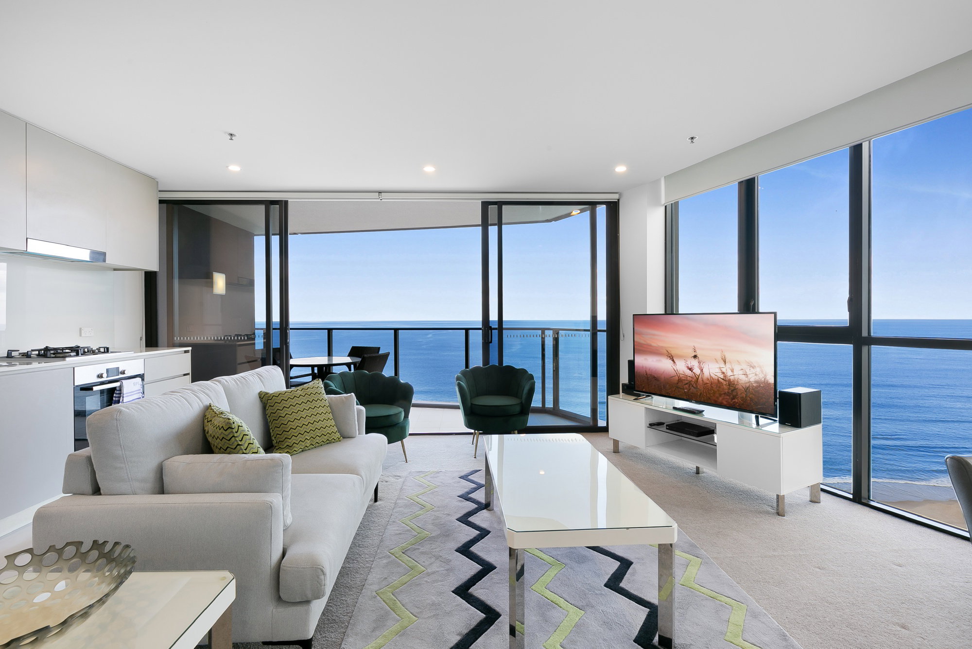 Furnished 2 Bedroom Apartment in Surfers Paradise