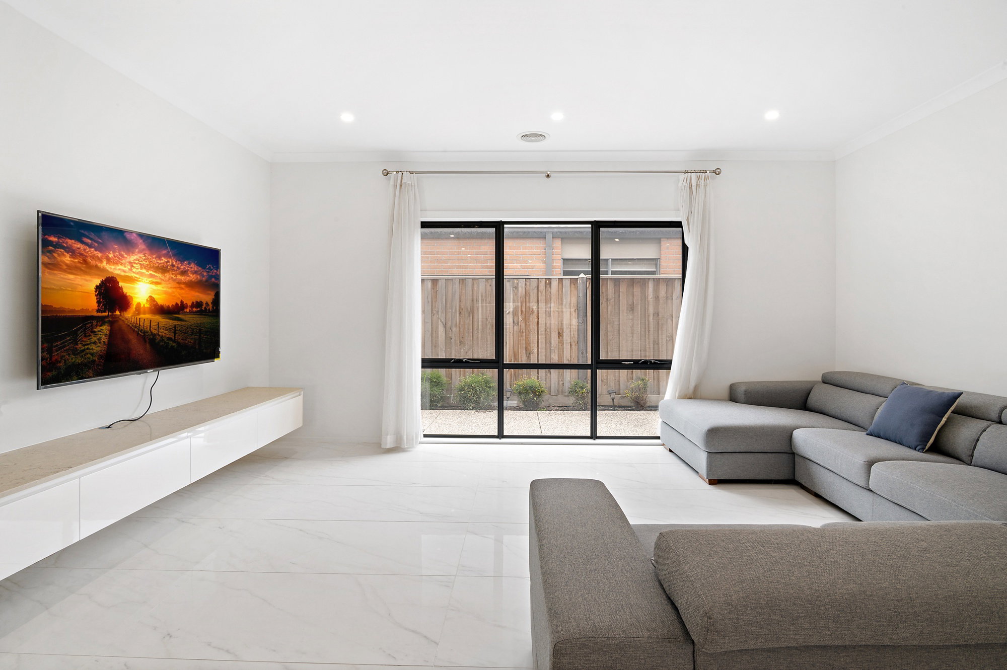 Furnished 5 Bedroom House in Truganina