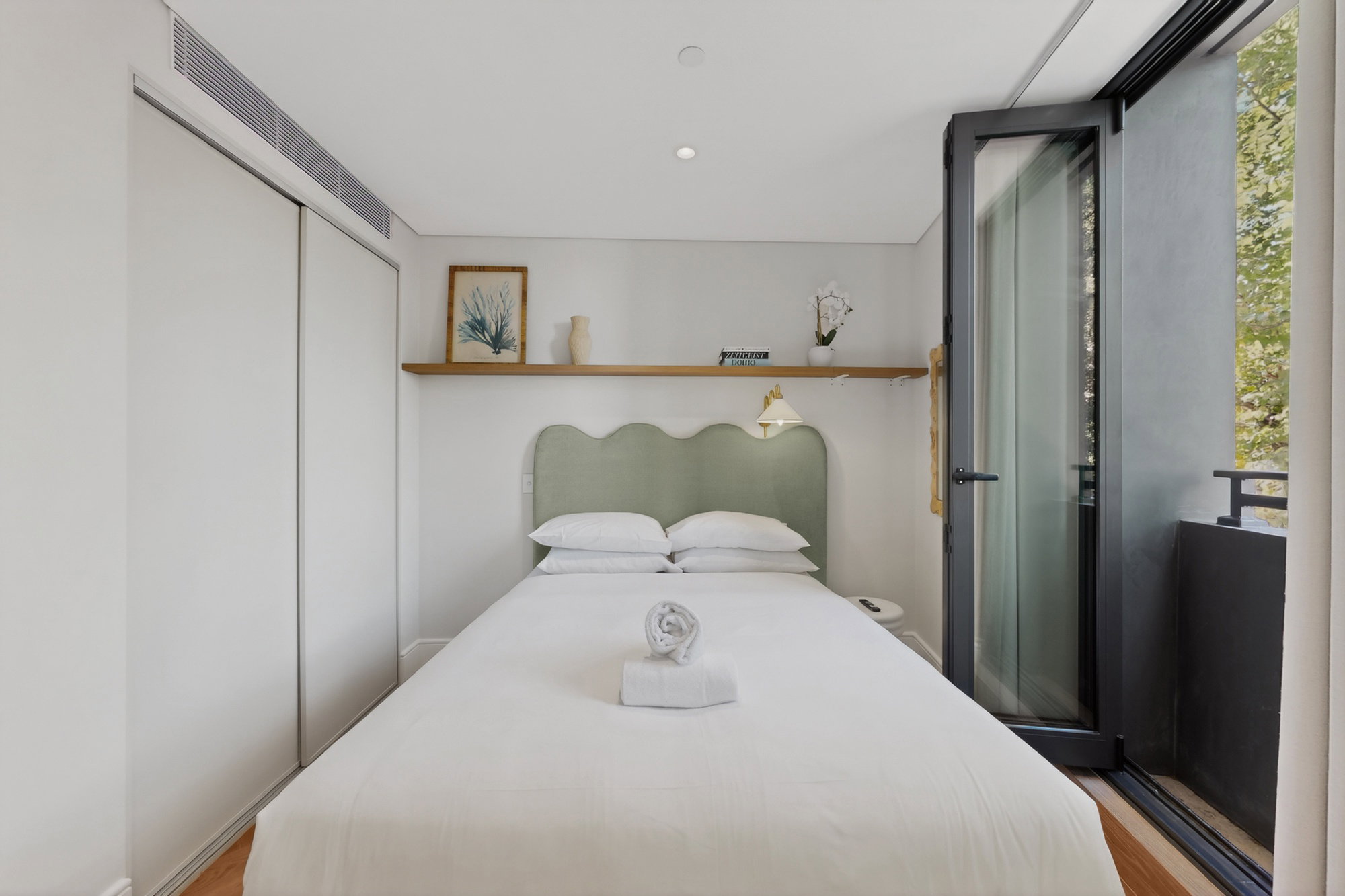 Furnished 1 Bedroom Apartment in Potts Point