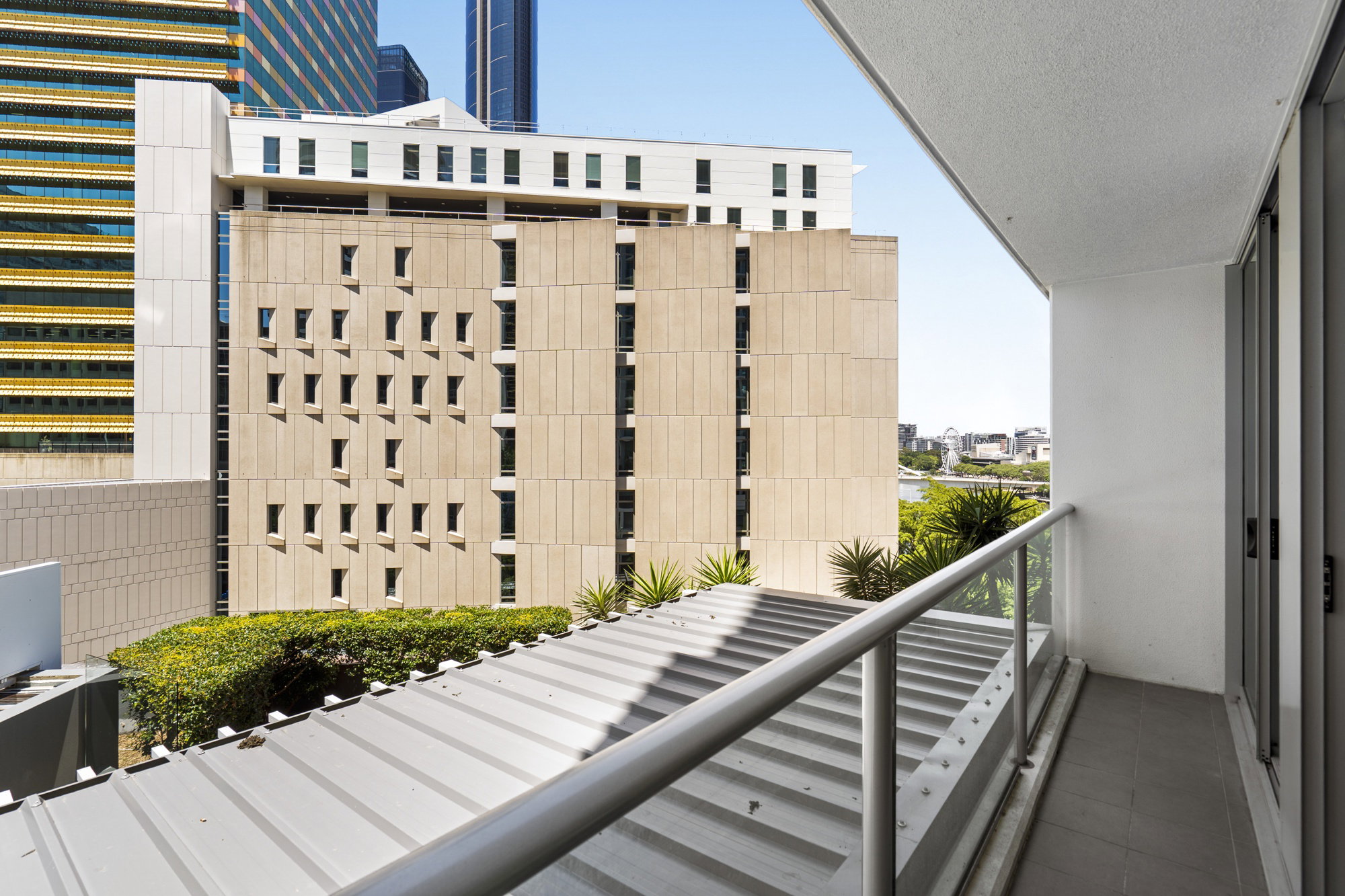 Furnished 1 Bedroom Apartment in Brisbane City