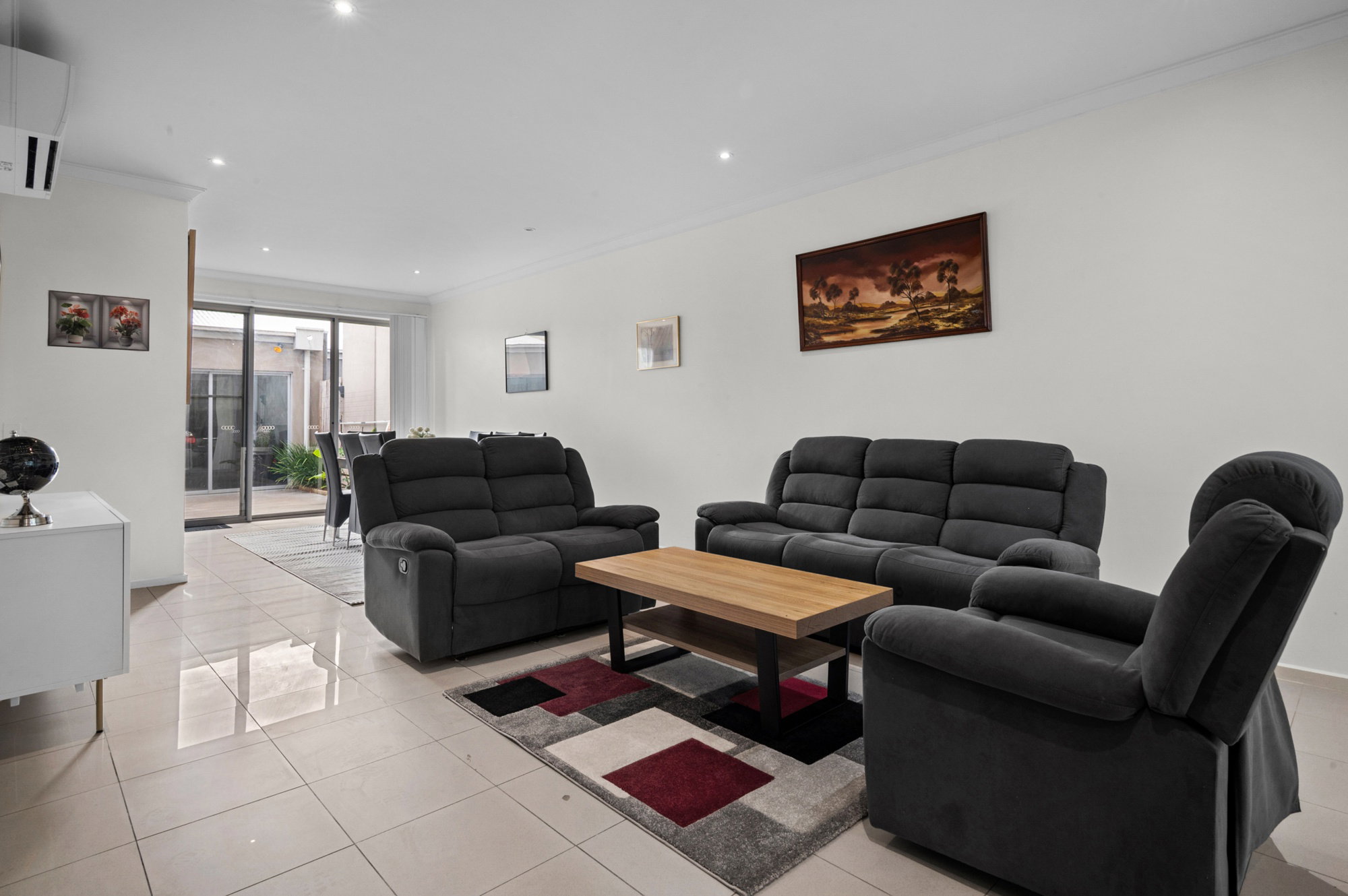Furnished 3 Bedroom Apartment in Coburg