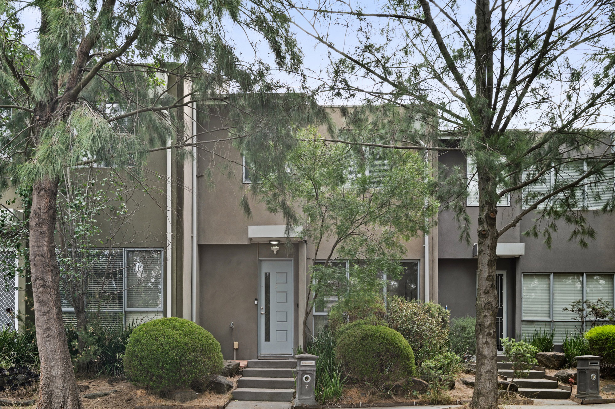 Furnished 3 Bedroom Apartment in Coburg
