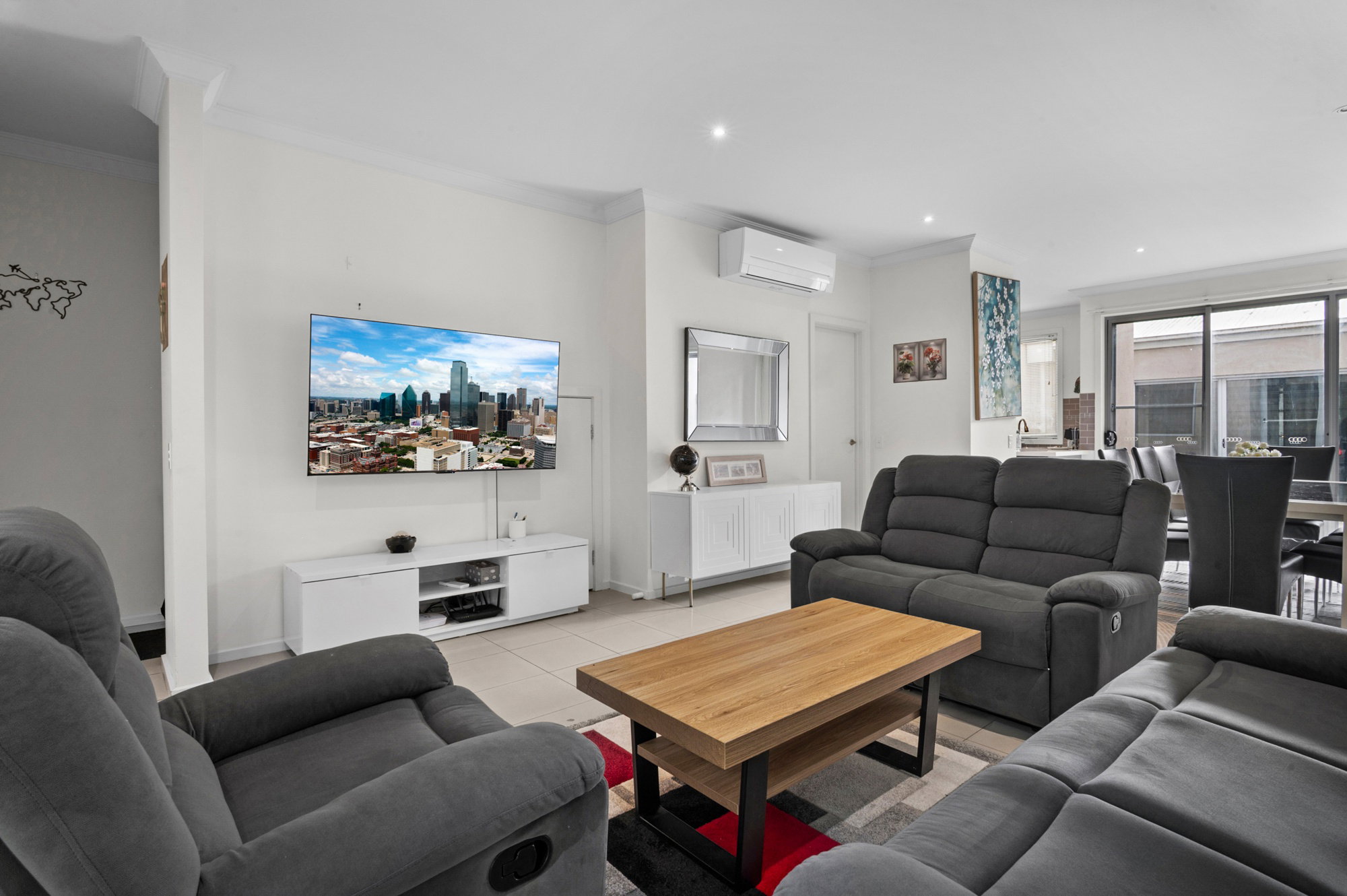 Furnished 3 Bedroom Apartment in Coburg