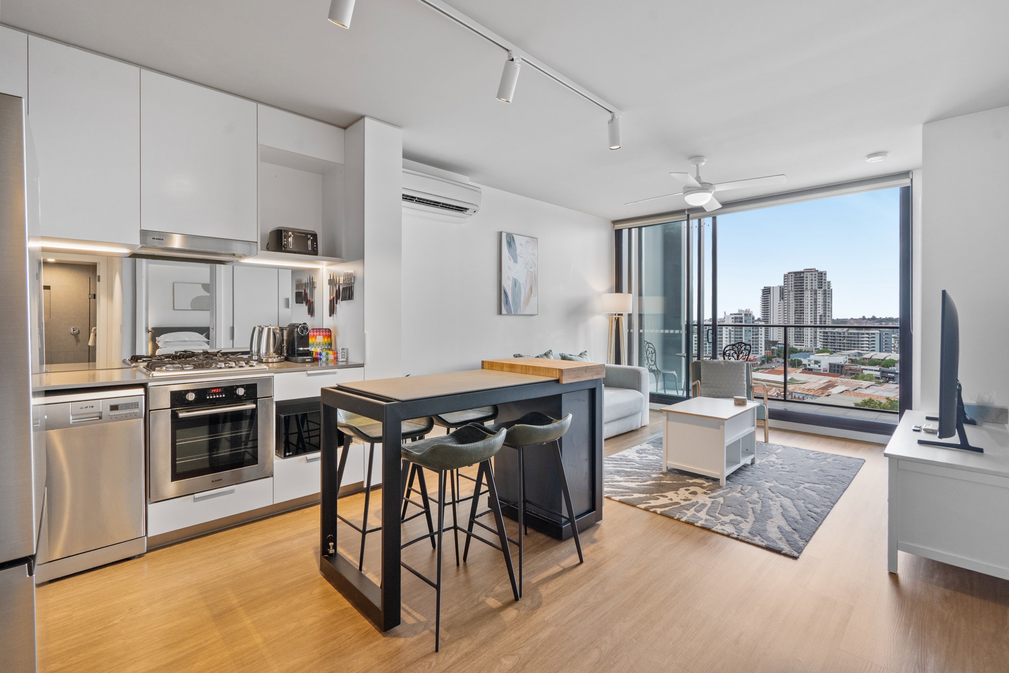 Furnished 2 Bedroom Apartment in Bowen Hills