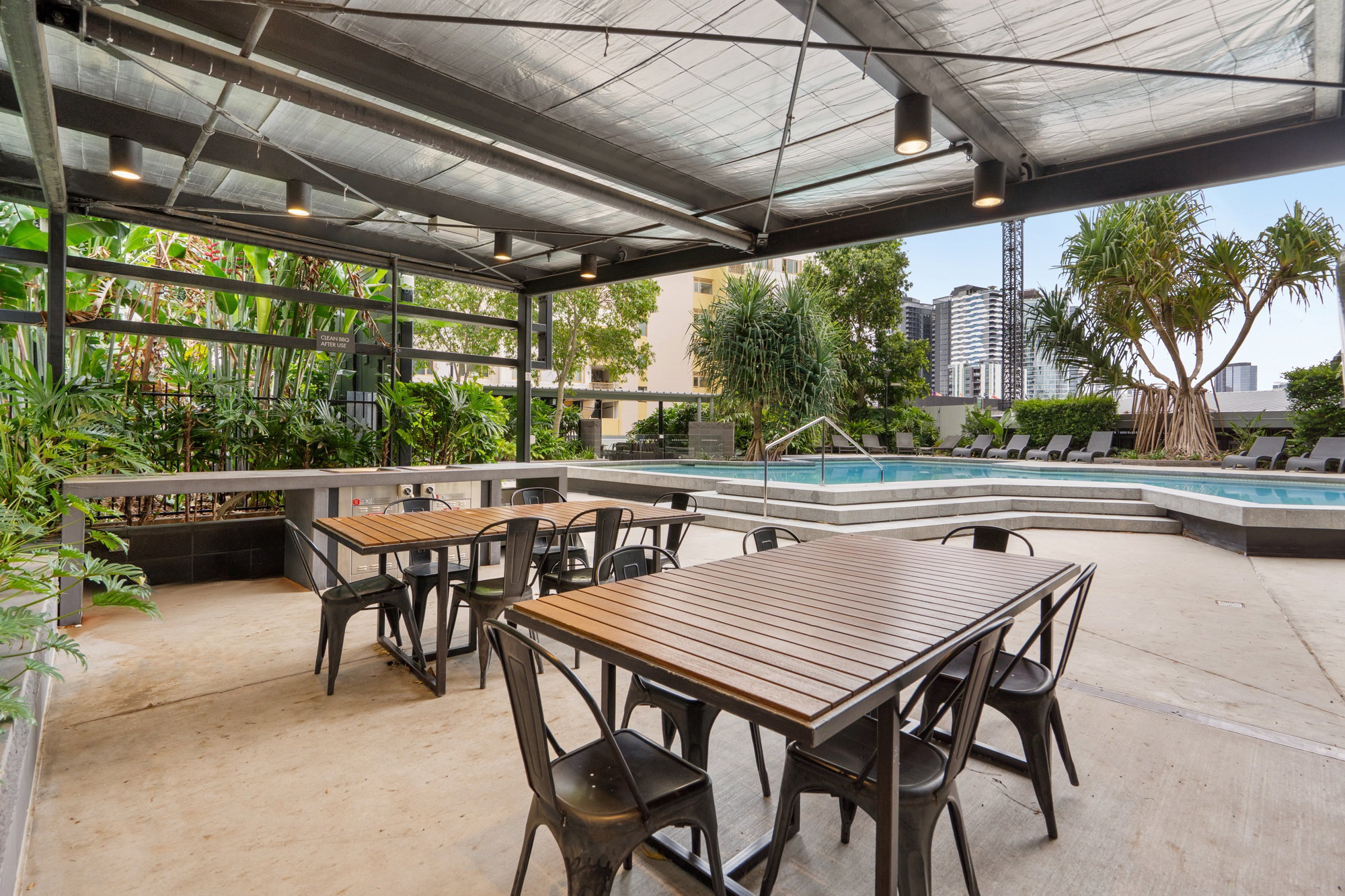 Furnished 2 Bedroom Apartment in Bowen Hills